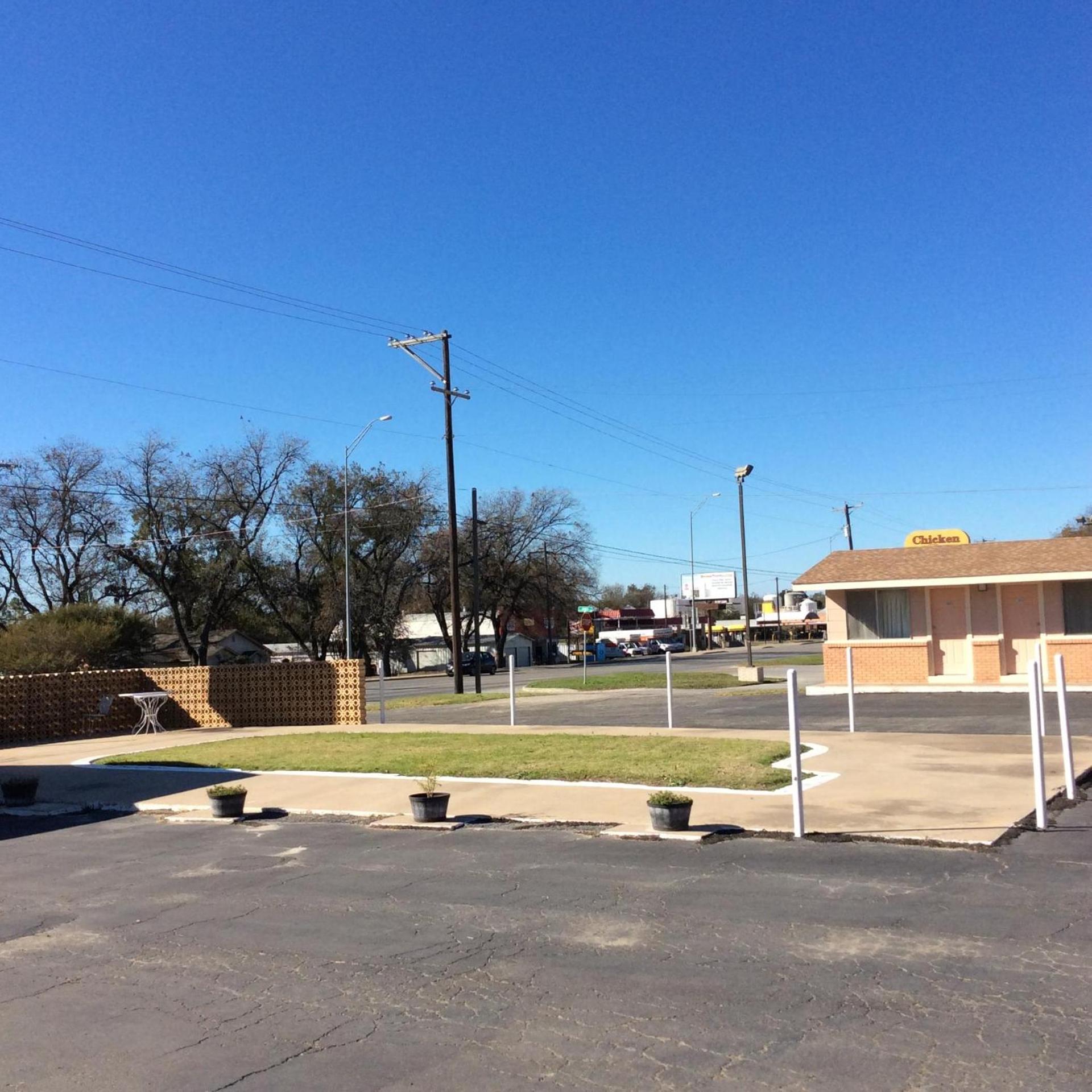 Regency Inn Comanche photo 16