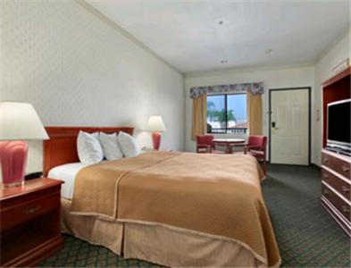 Travelodge by Wyndham Lynwood photo 8