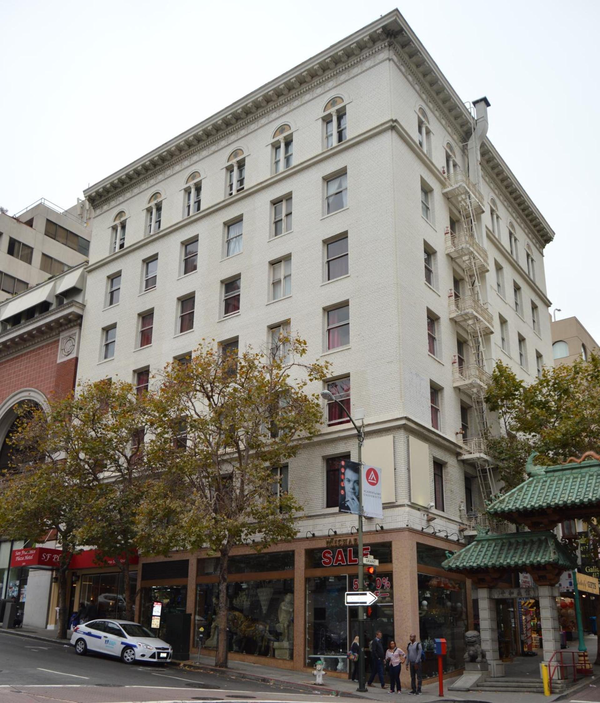 SF Plaza Hotel photo 1
