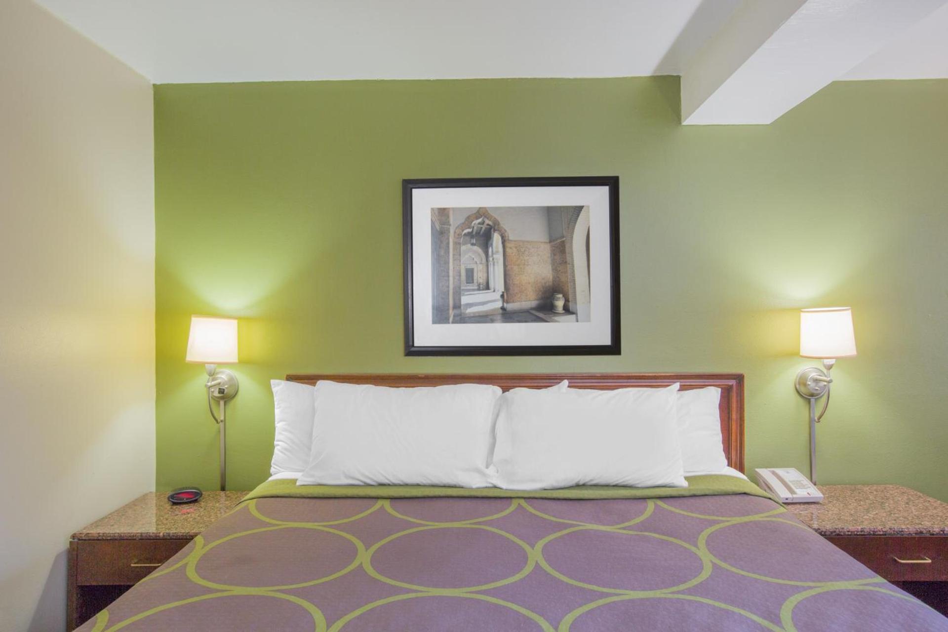 Super 8 by Wyndham Jasper photo 21