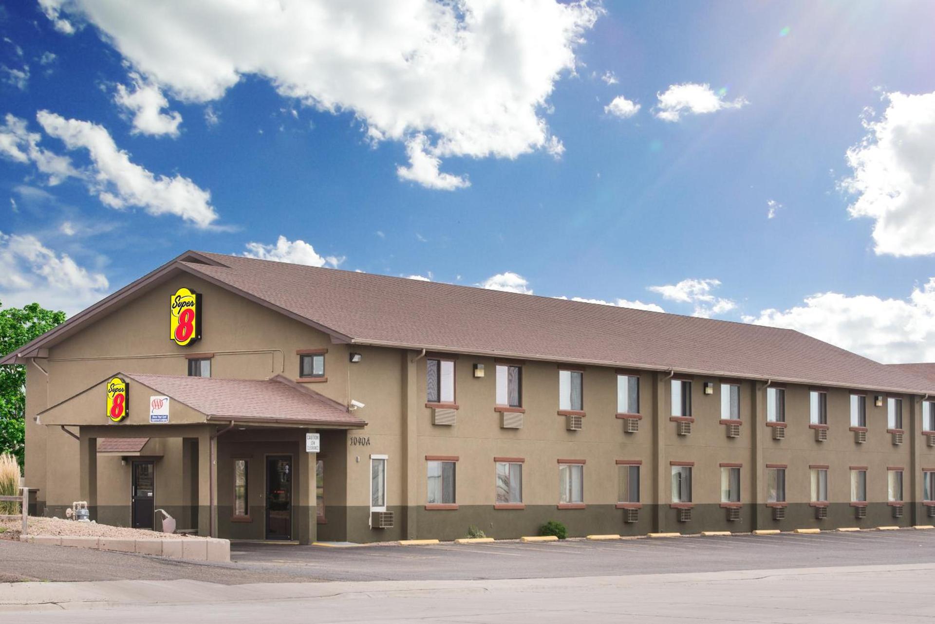Super 8 by Wyndham Colby photo 9