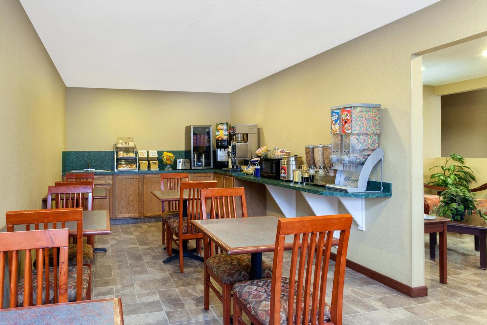 Days Inn by Wyndham Maumee/Toledo photo 31