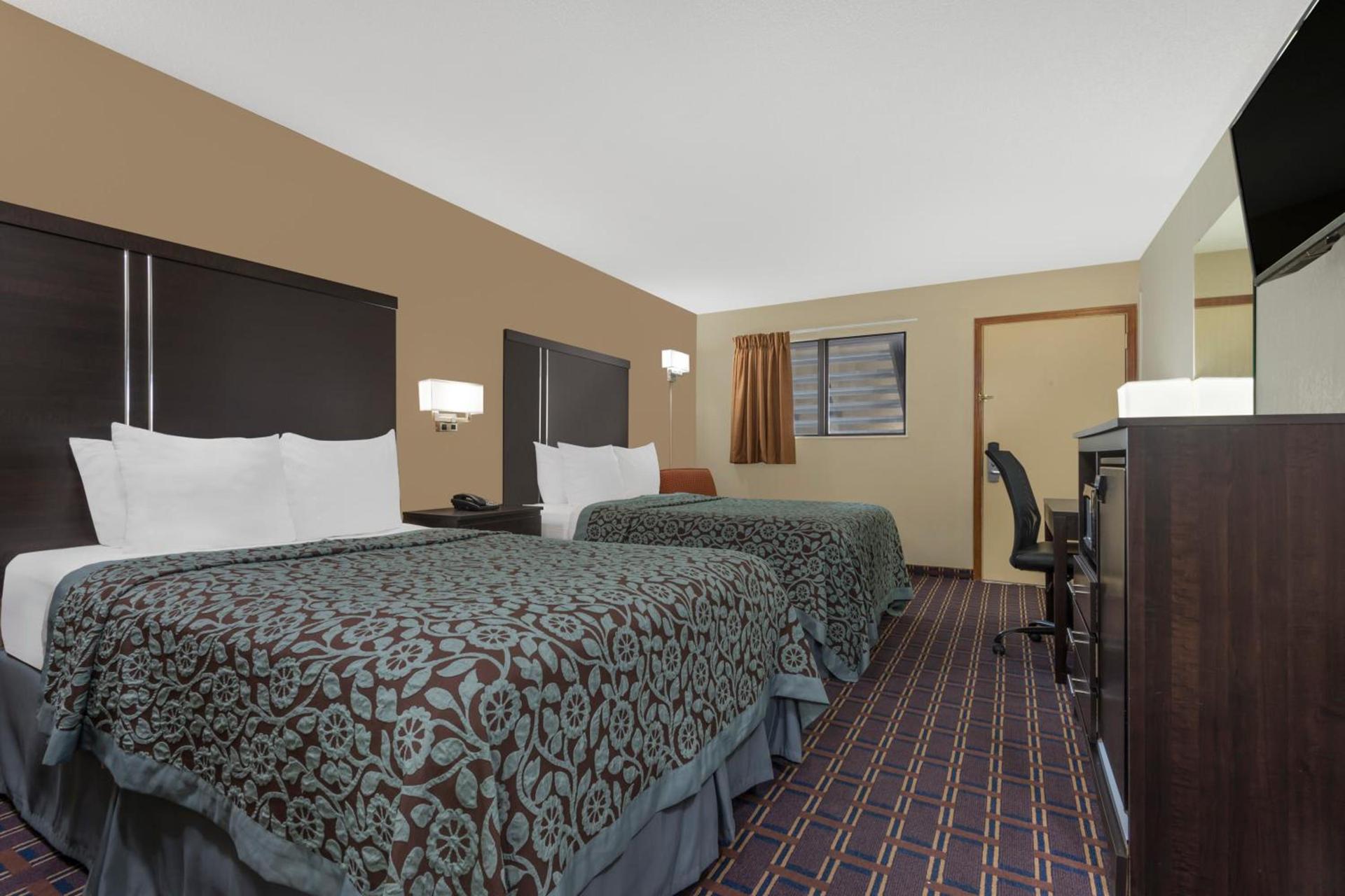 Days Inn by Wyndham Maumee/Toledo photo 35