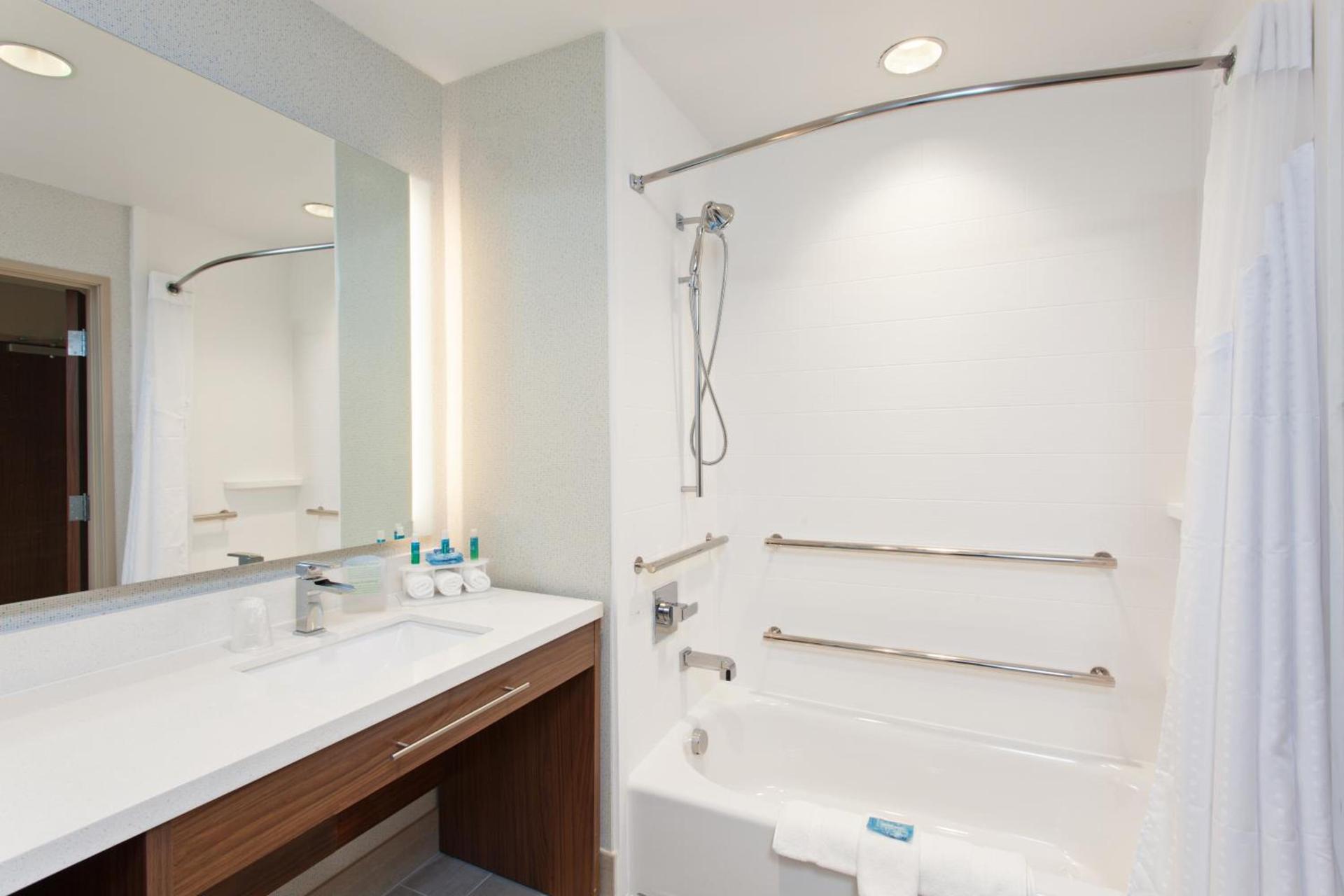 Holiday Inn Express & Suites Houston S - Medical Ctr Area by IHG photo 2