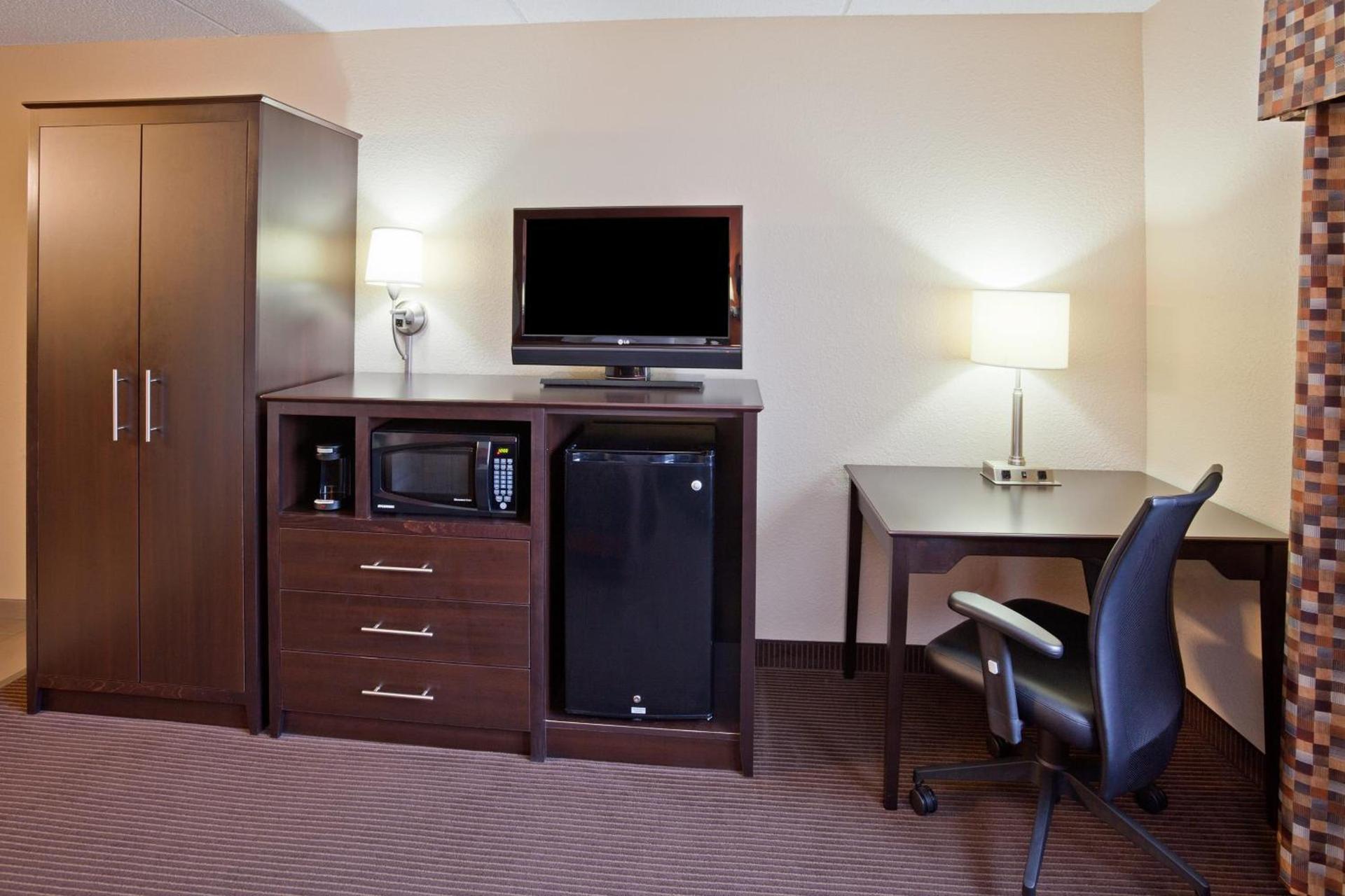 AmericInn by Wyndham Plover Stevens Point photo 45