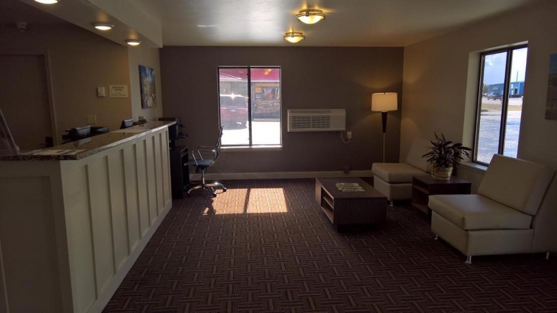Super 8 by Wyndham Dillon photo 7