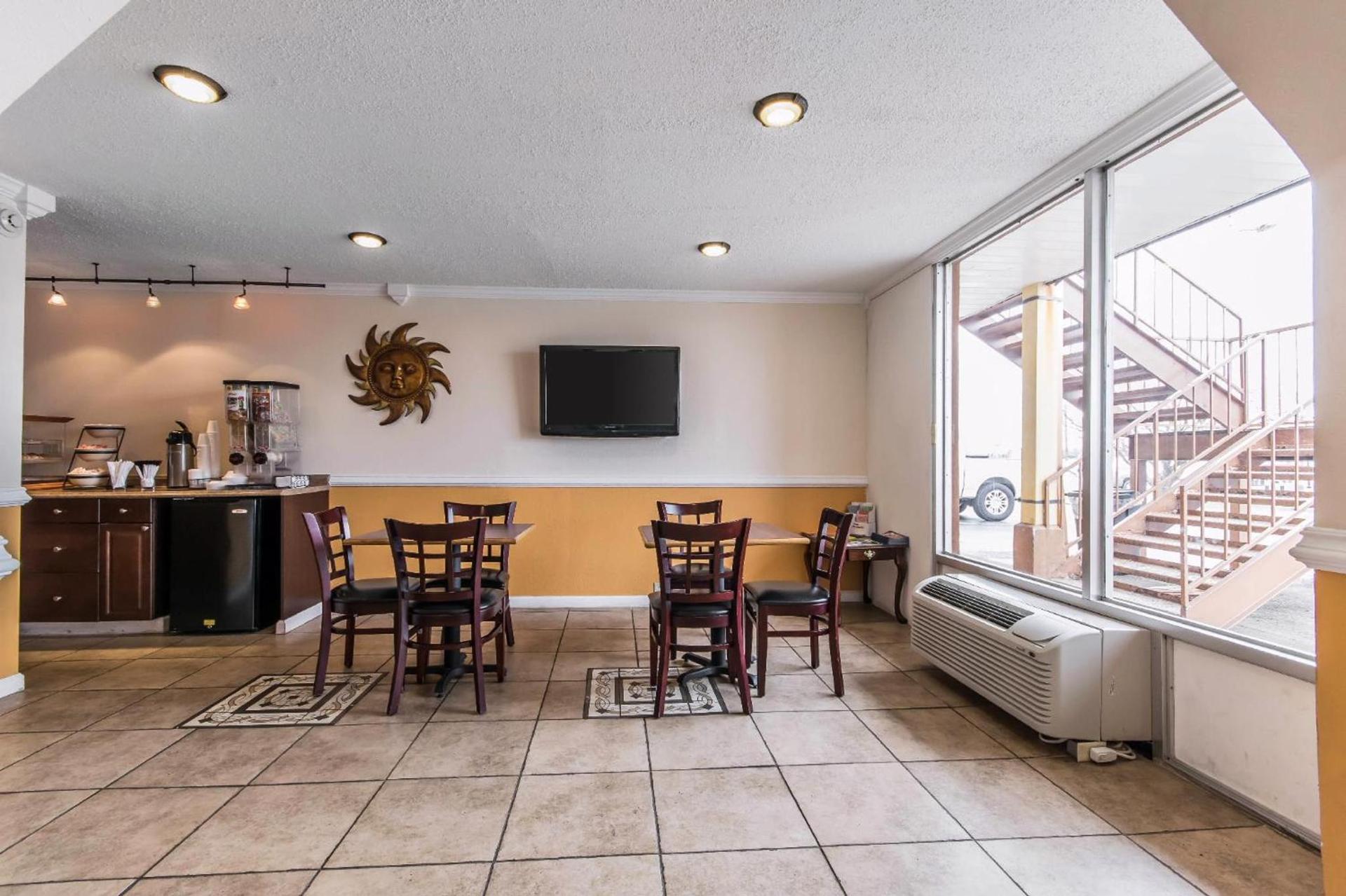 Rodeway Inn Hopkinsville photo 12
