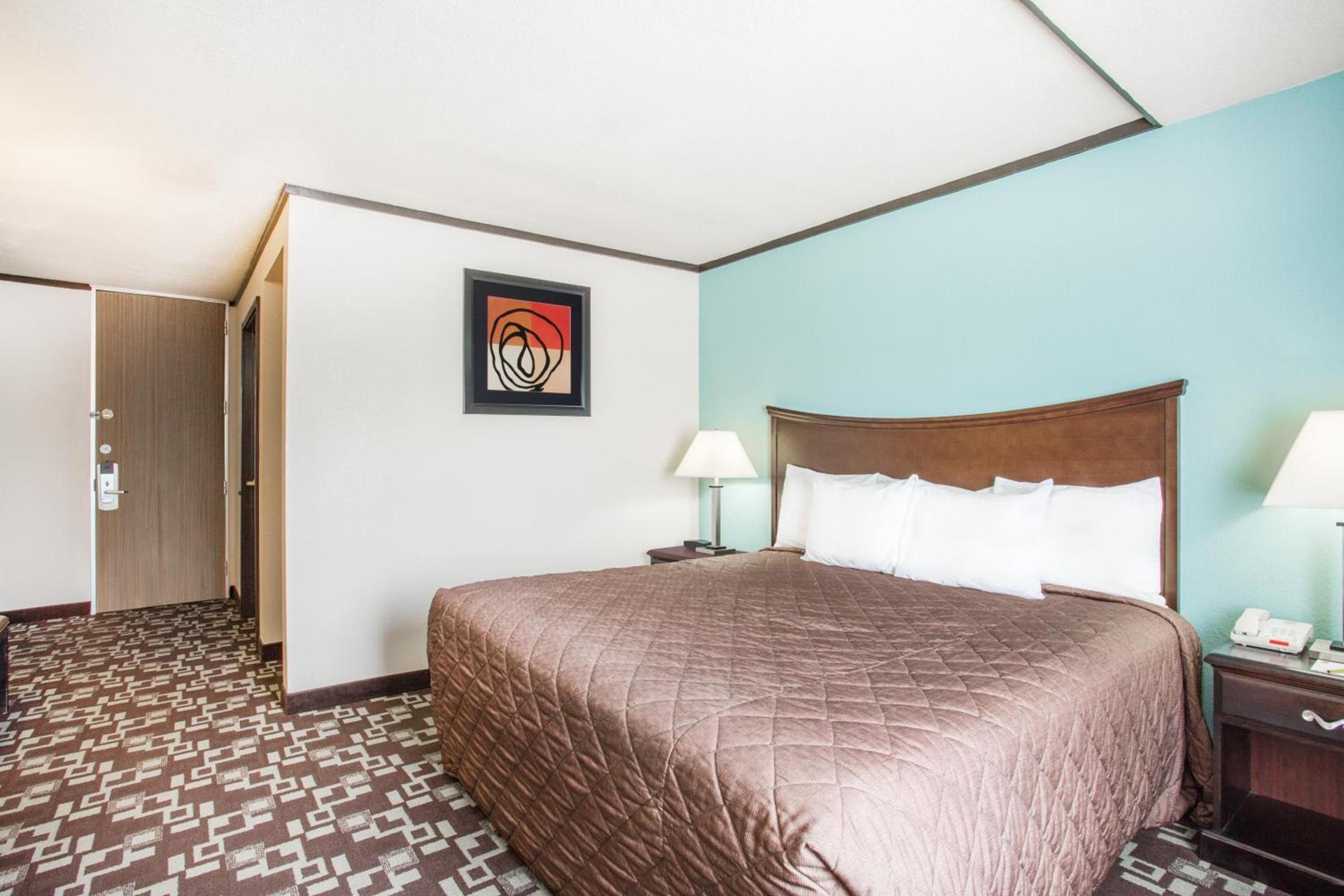 Spark by Hilton Daleville Roanoke North photo 11