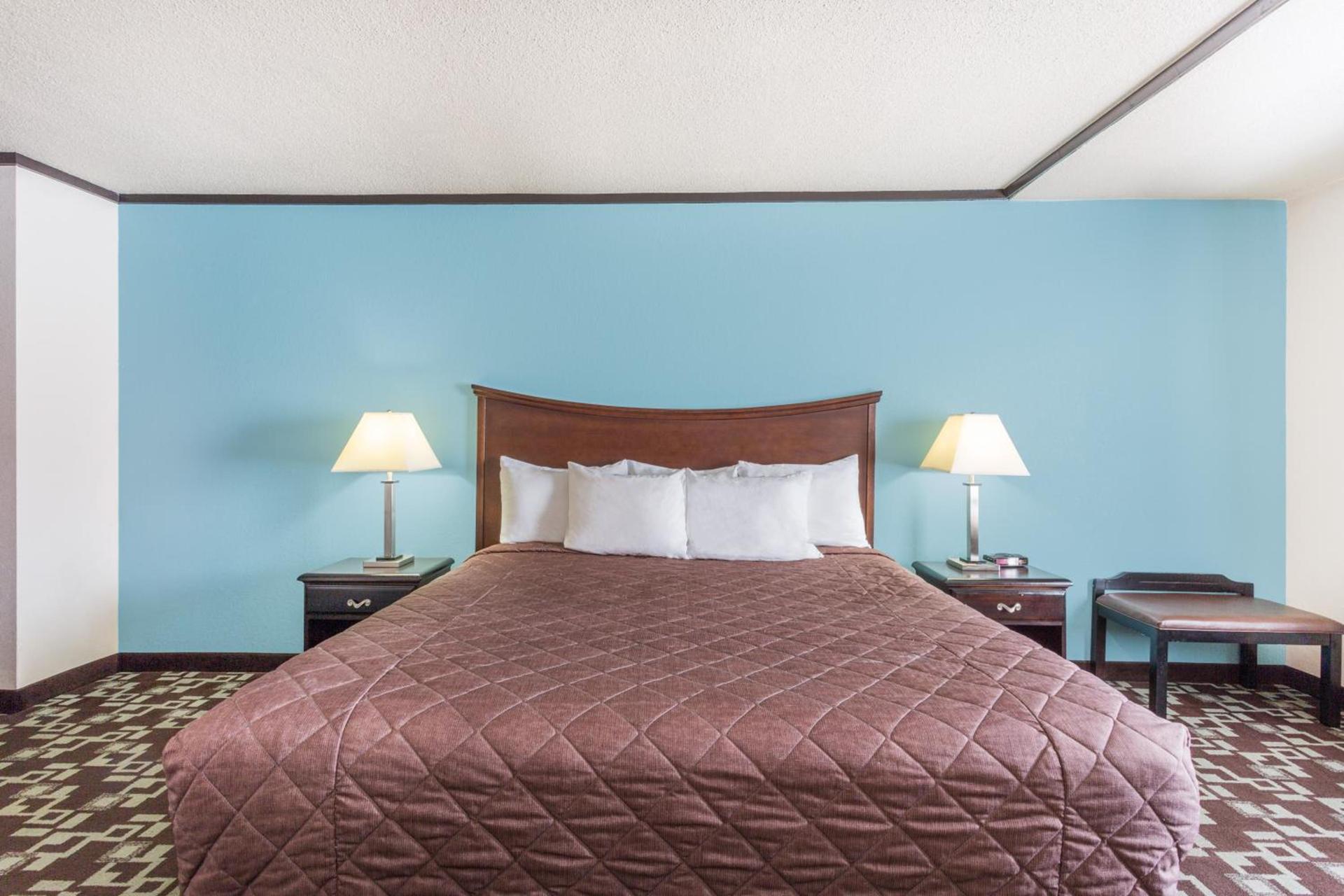 Spark by Hilton Daleville Roanoke North photo 3