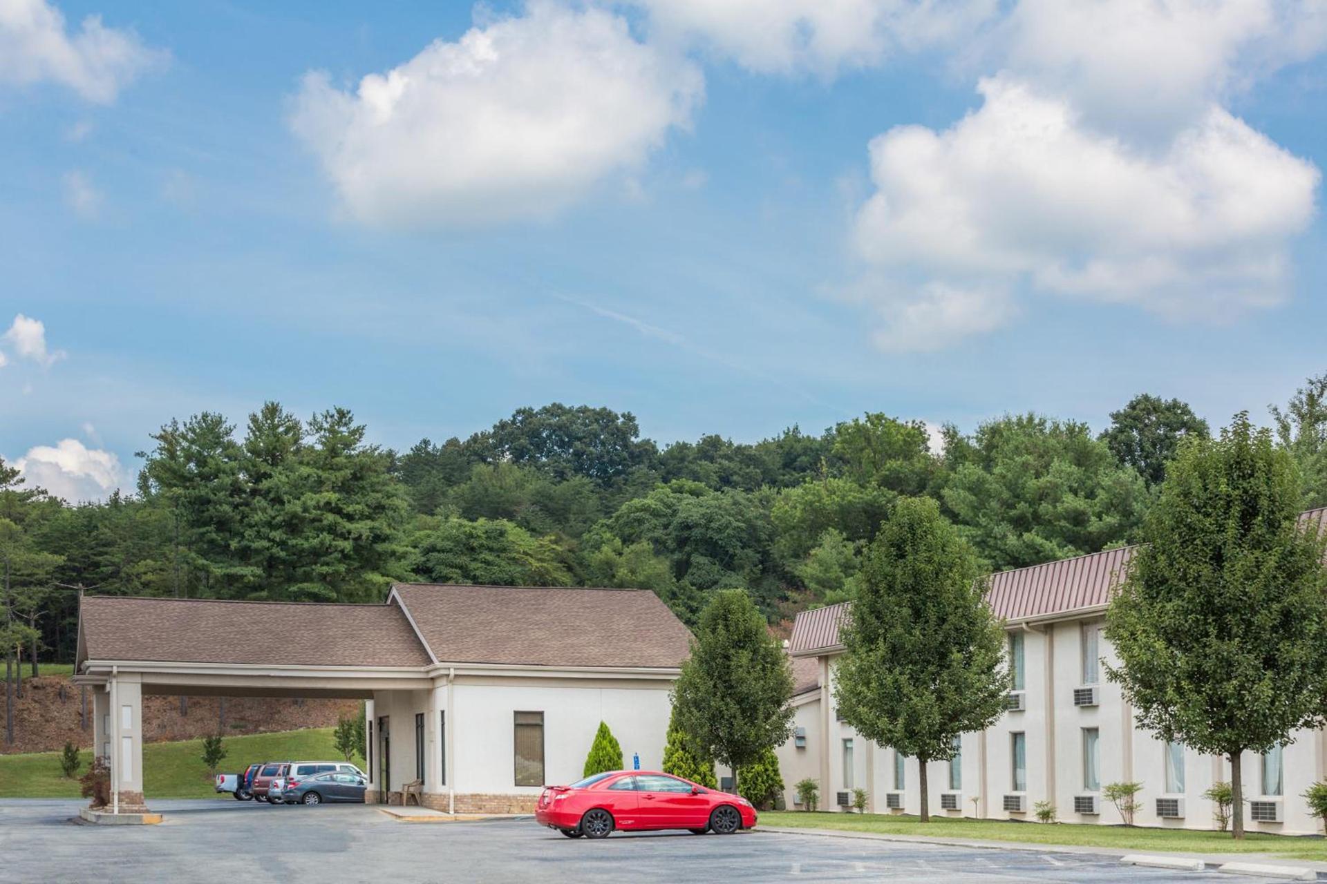Spark by Hilton Daleville Roanoke North photo 2