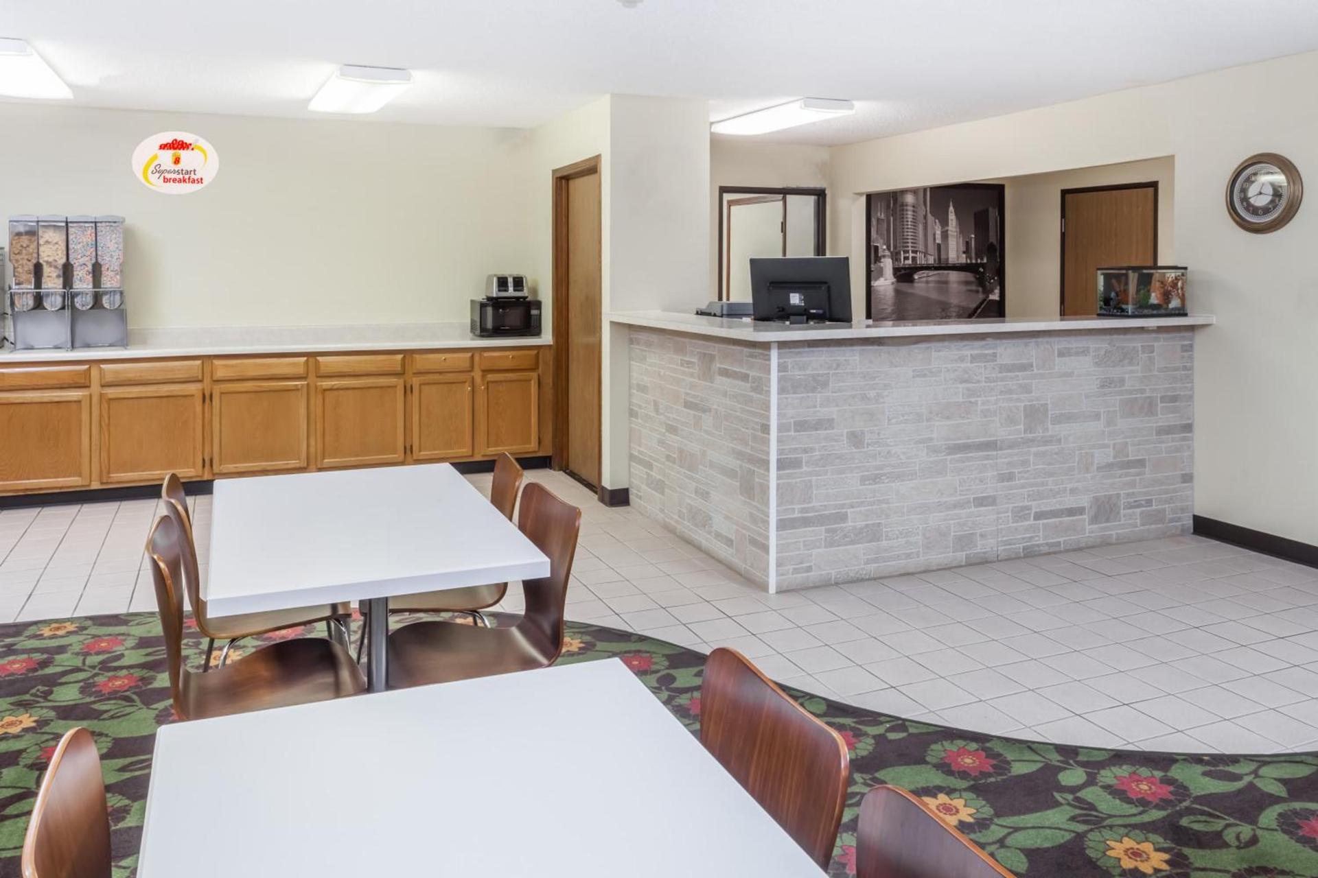 Super 8 by Wyndham Pekin/Peoria Area photo 20