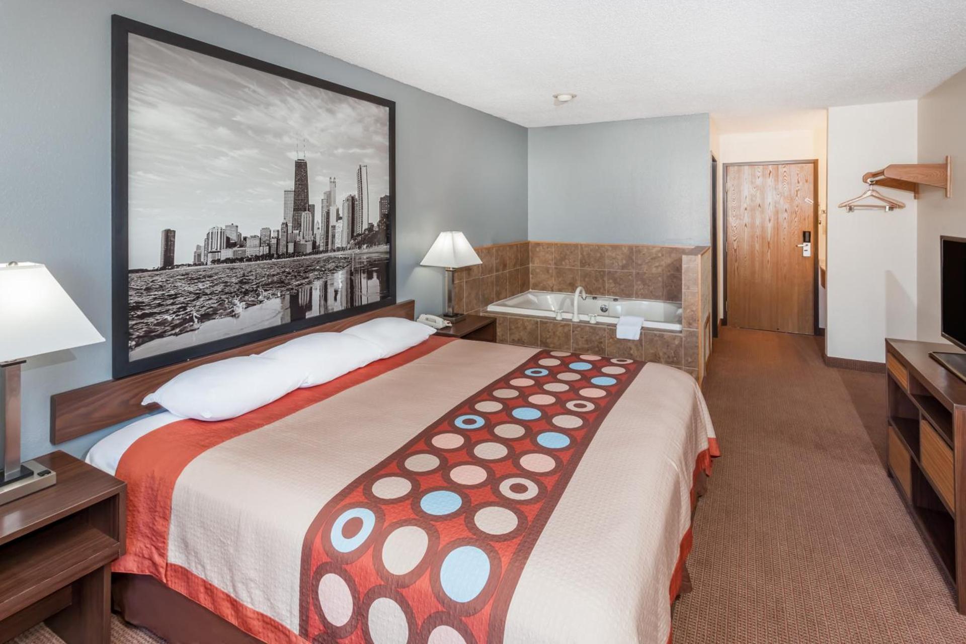 Super 8 by Wyndham Pekin/Peoria Area photo 24