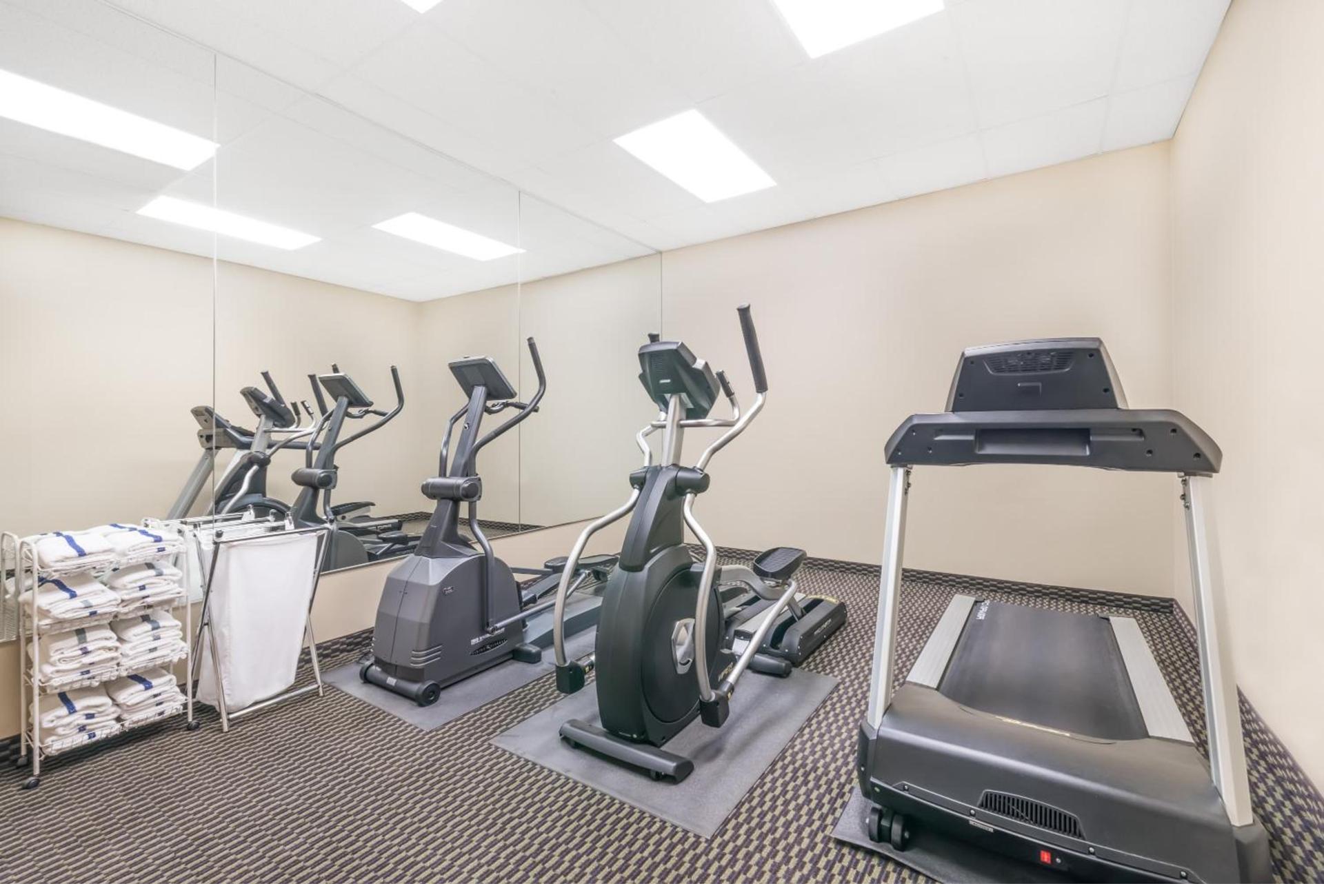Elevation Inn & Suites, Trademark Collection by Wyndham Downtown Rapid City- Walking Distance To The Monument photo 5