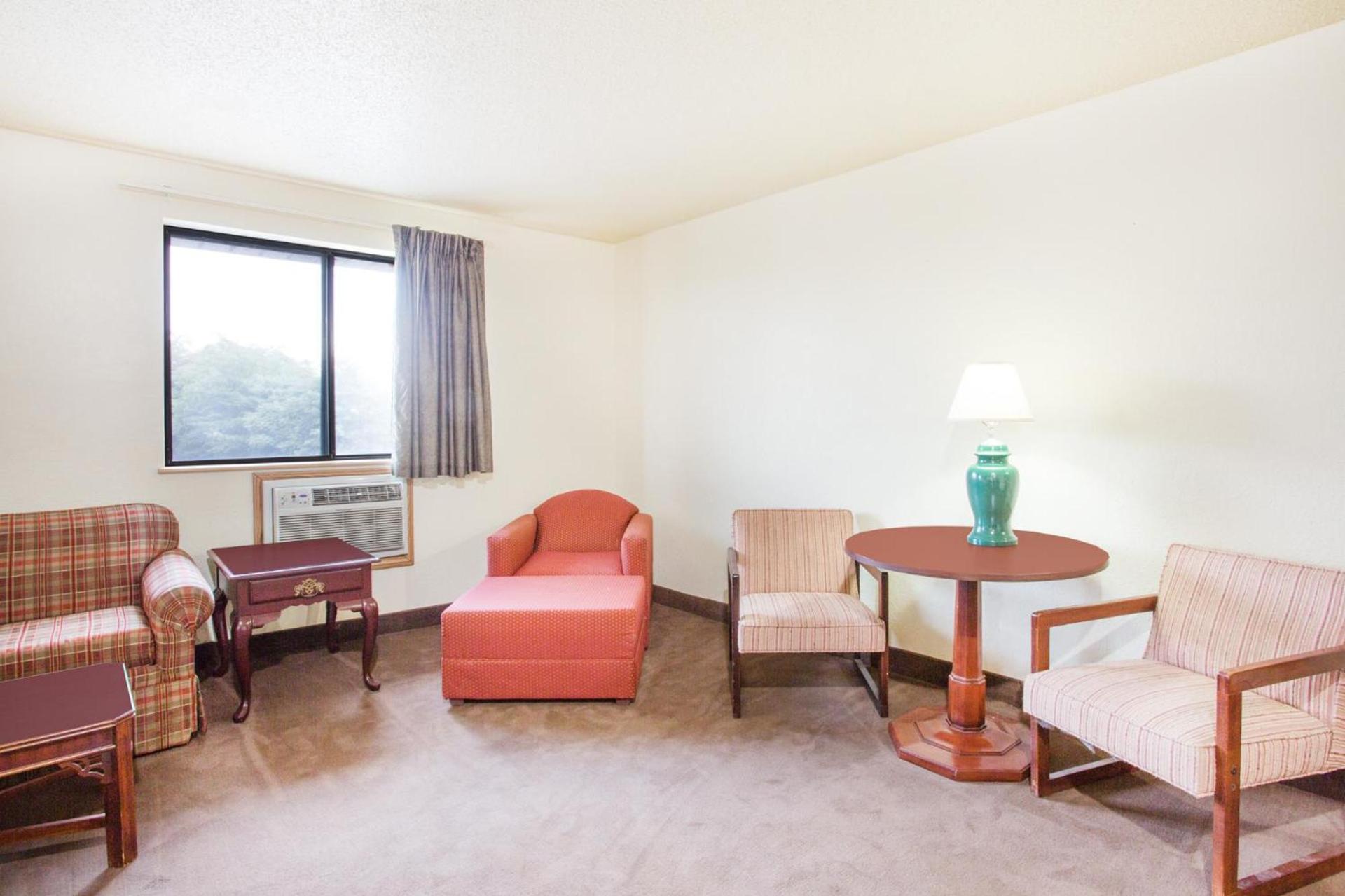 Super 8 by Wyndham Lexington VA photo 19