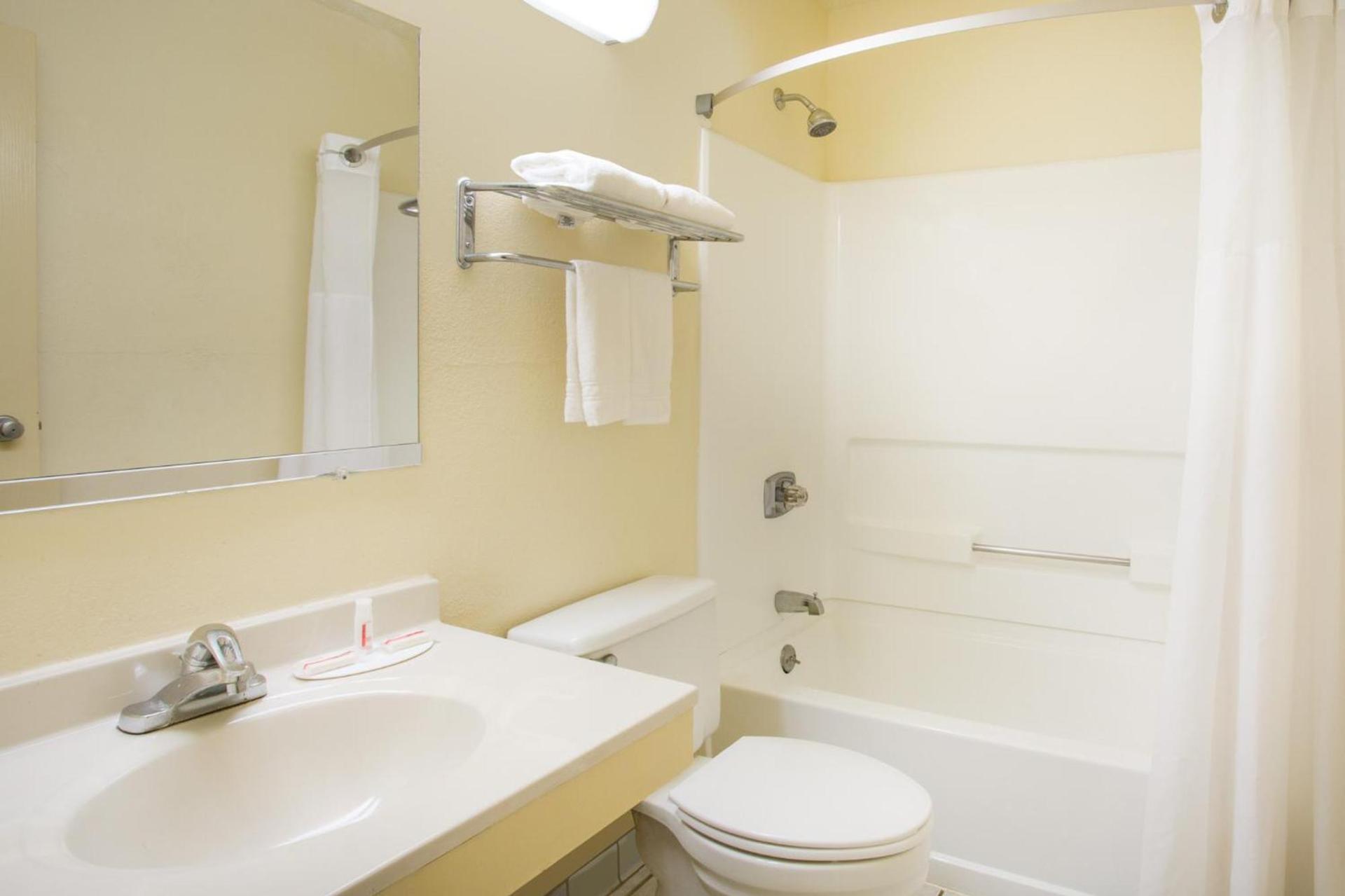 Super 8 by Wyndham Lexington VA photo 17