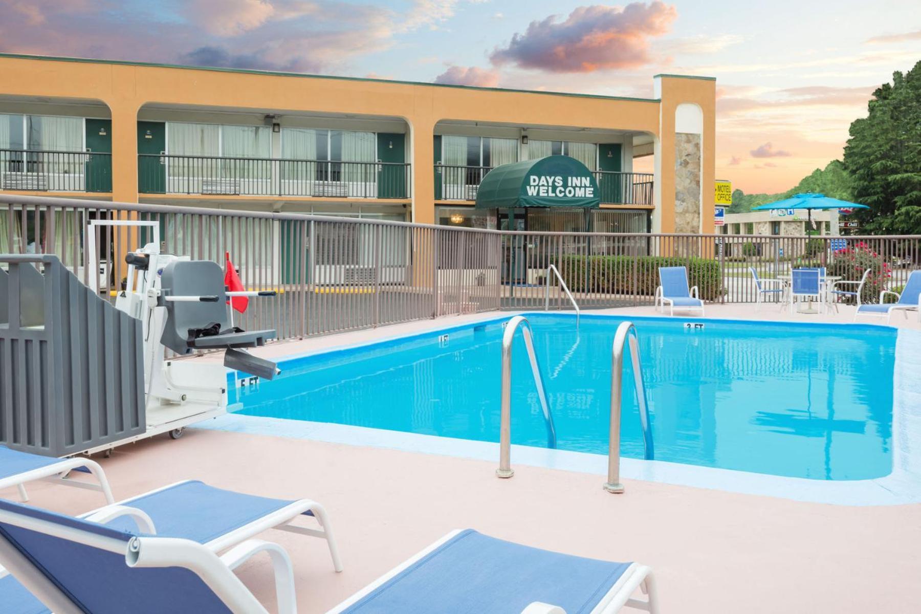 Days Inn by Wyndham Clayton photo 46