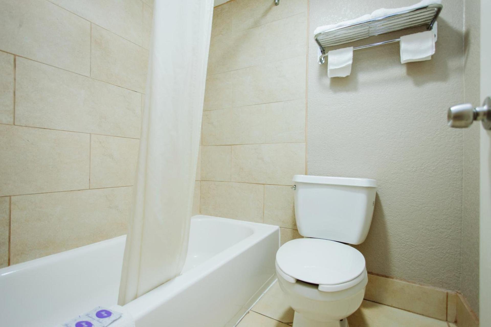 REGENCY INN - CHANNELVIEW photo 9