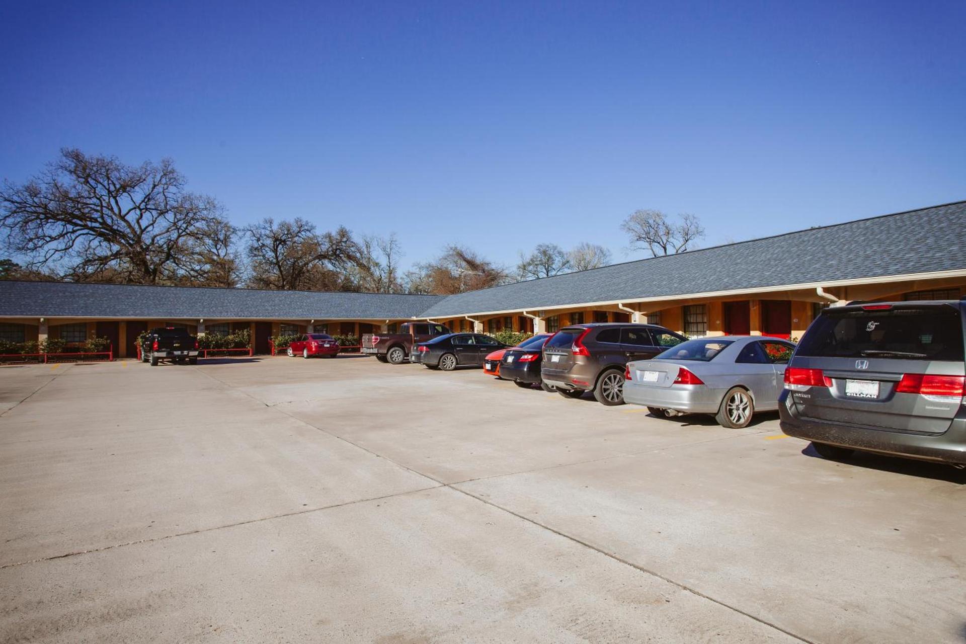 REGENCY INN - CHANNELVIEW photo 11