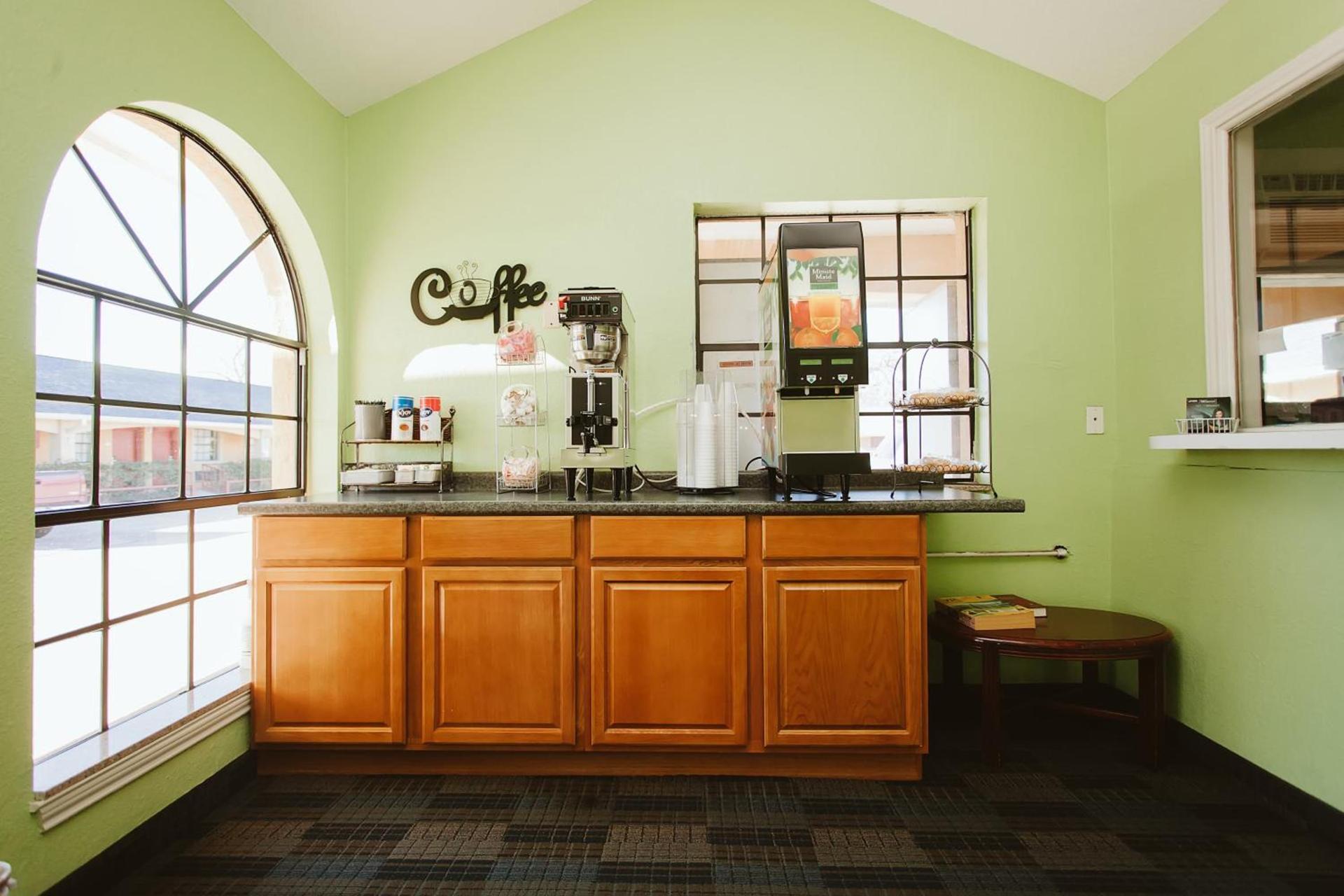 REGENCY INN - CHANNELVIEW photo 13