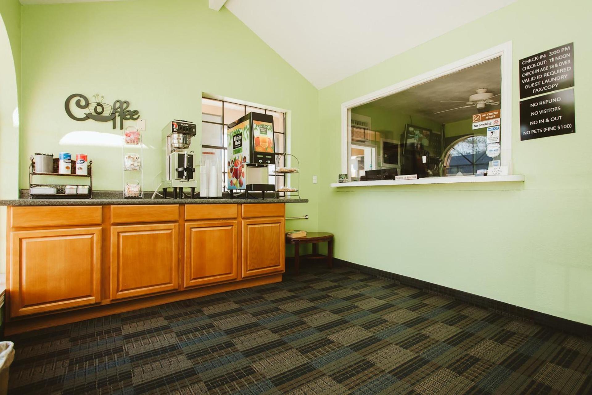 REGENCY INN - CHANNELVIEW photo 14
