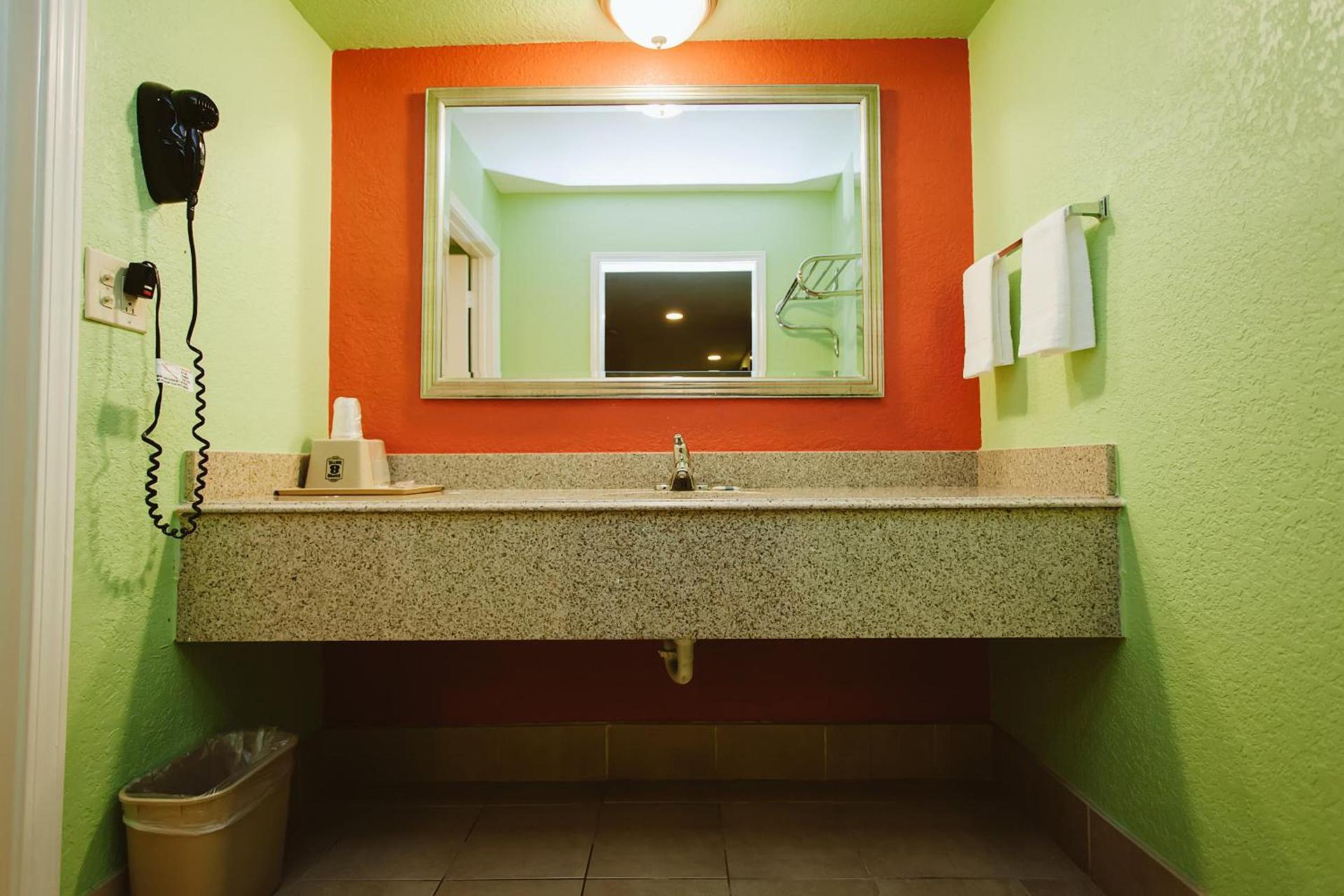 REGENCY INN - CHANNELVIEW photo 15