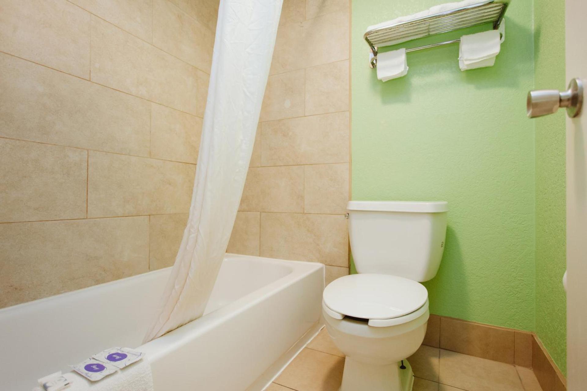 REGENCY INN - CHANNELVIEW photo 6