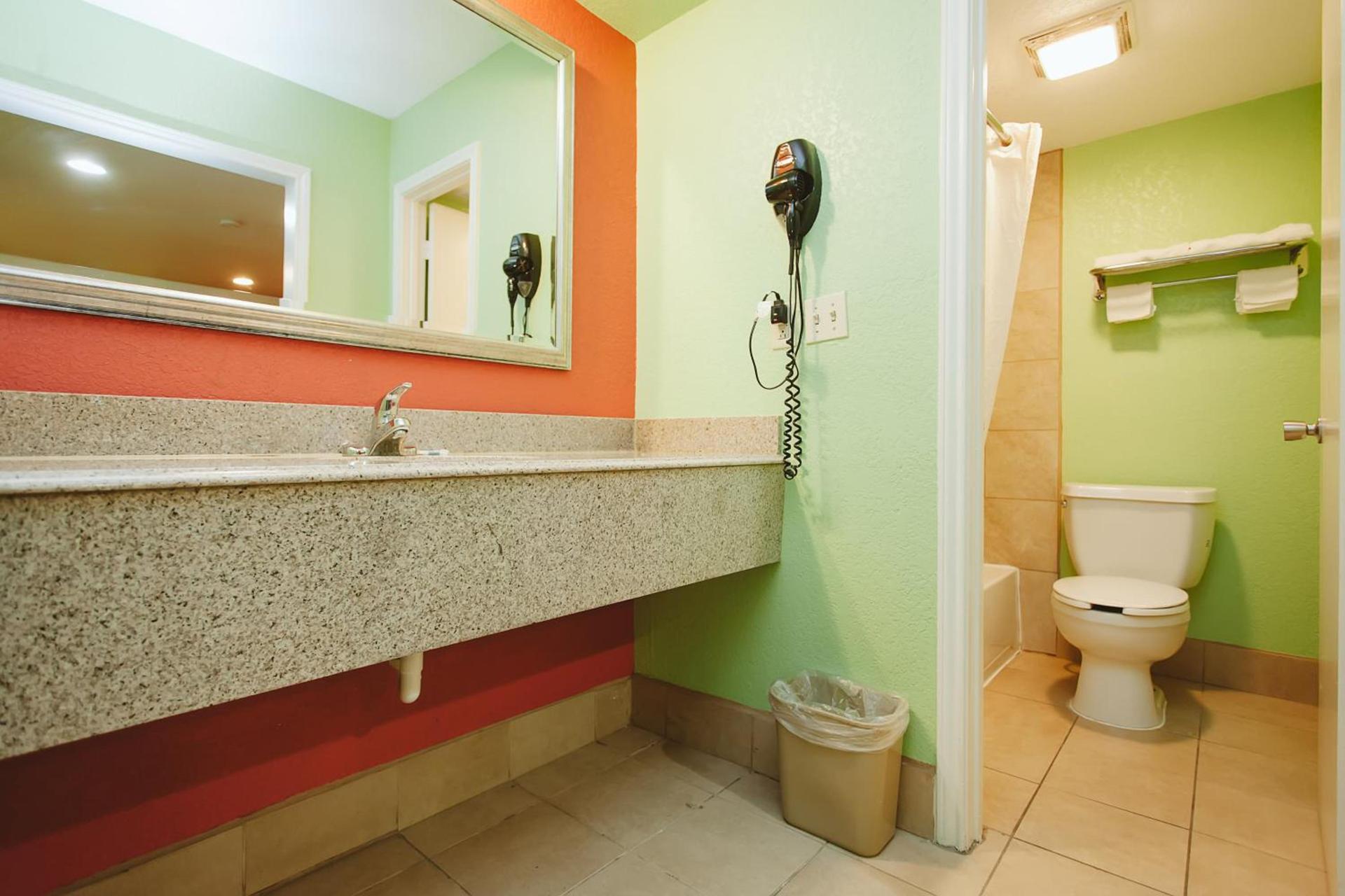 REGENCY INN - CHANNELVIEW photo 7