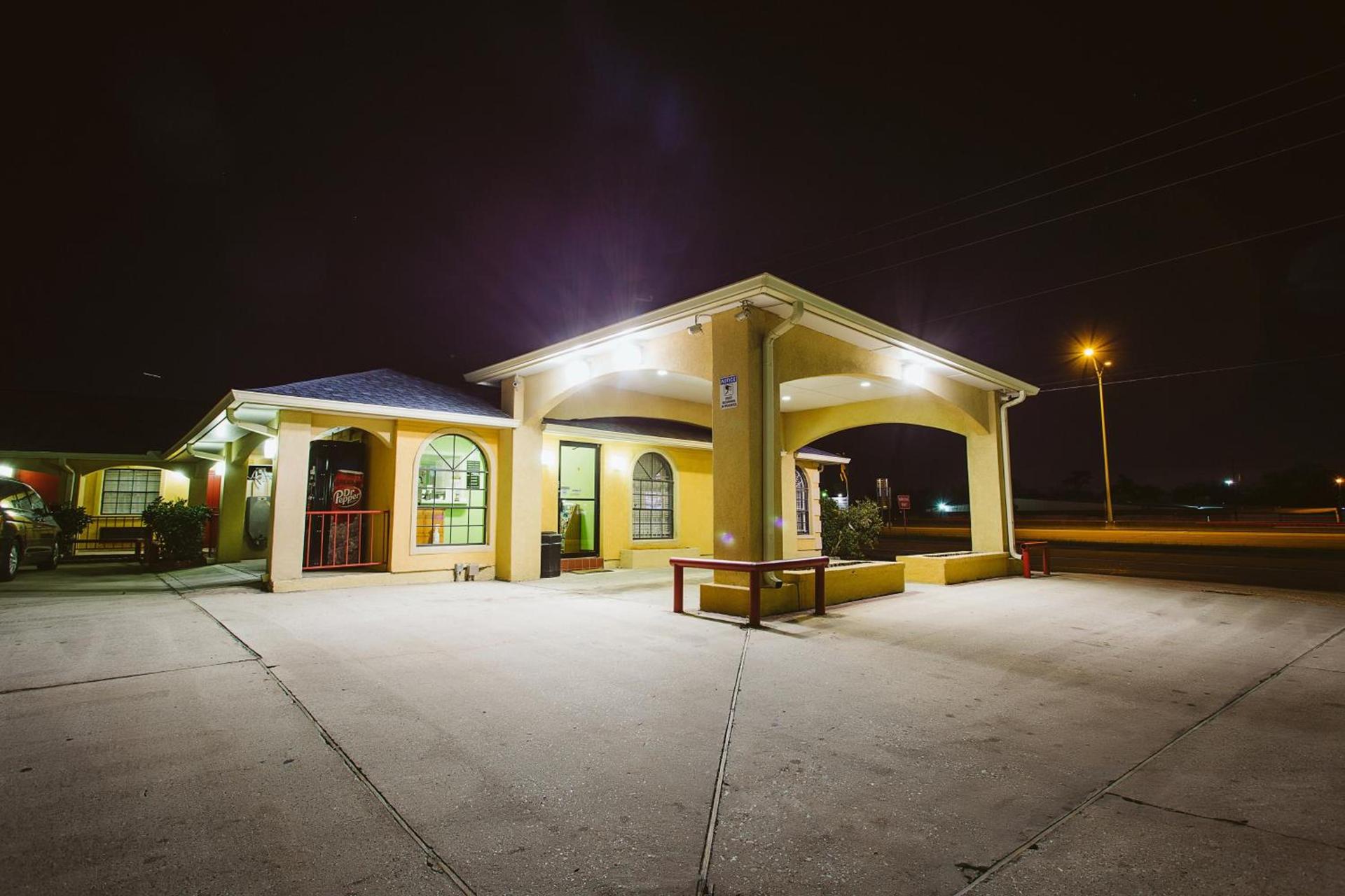 REGENCY INN - CHANNELVIEW photo 5