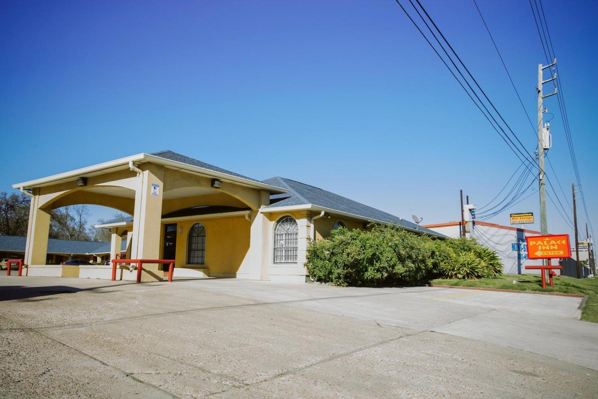 REGENCY INN - CHANNELVIEW photo 19