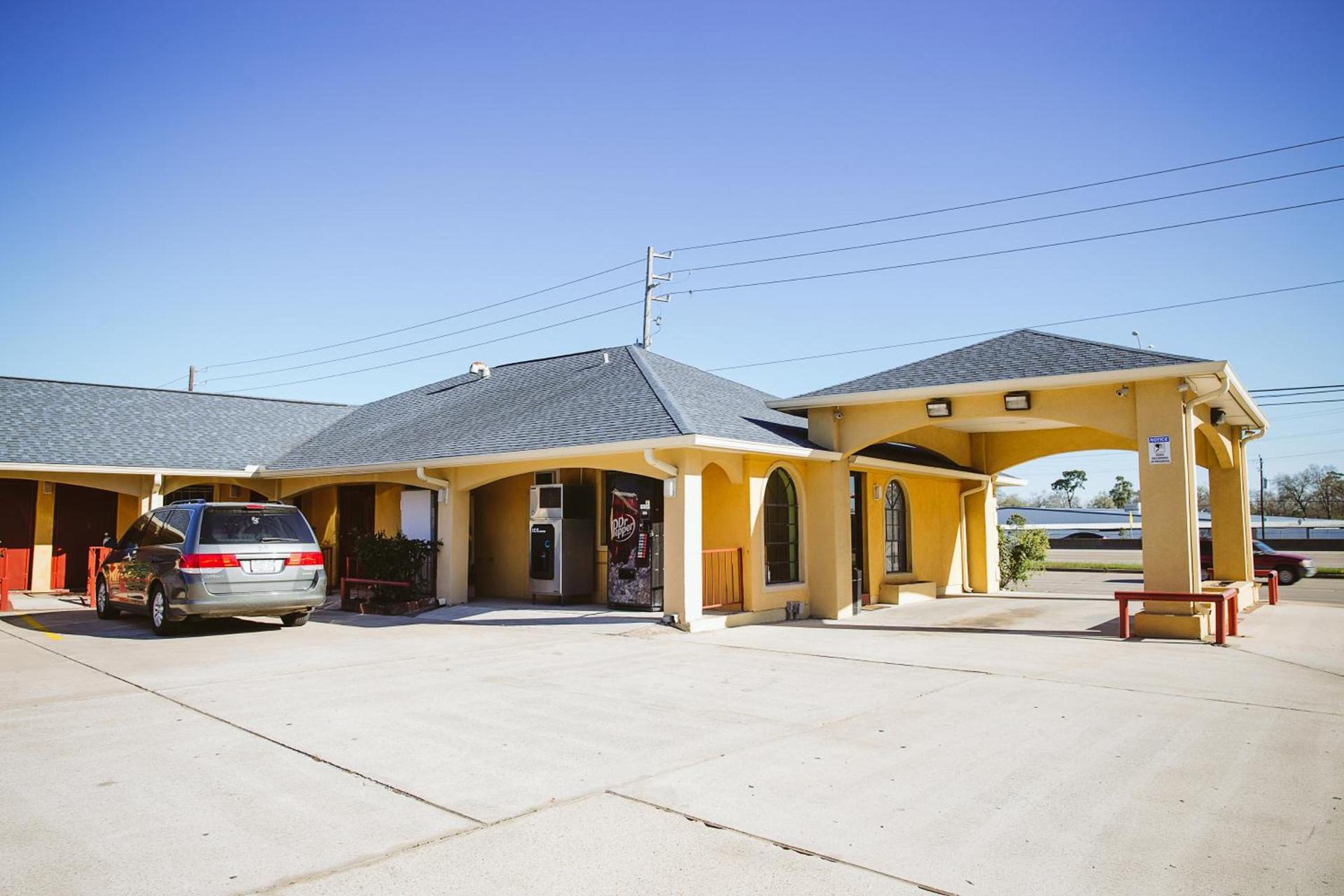 REGENCY INN - CHANNELVIEW photo 12