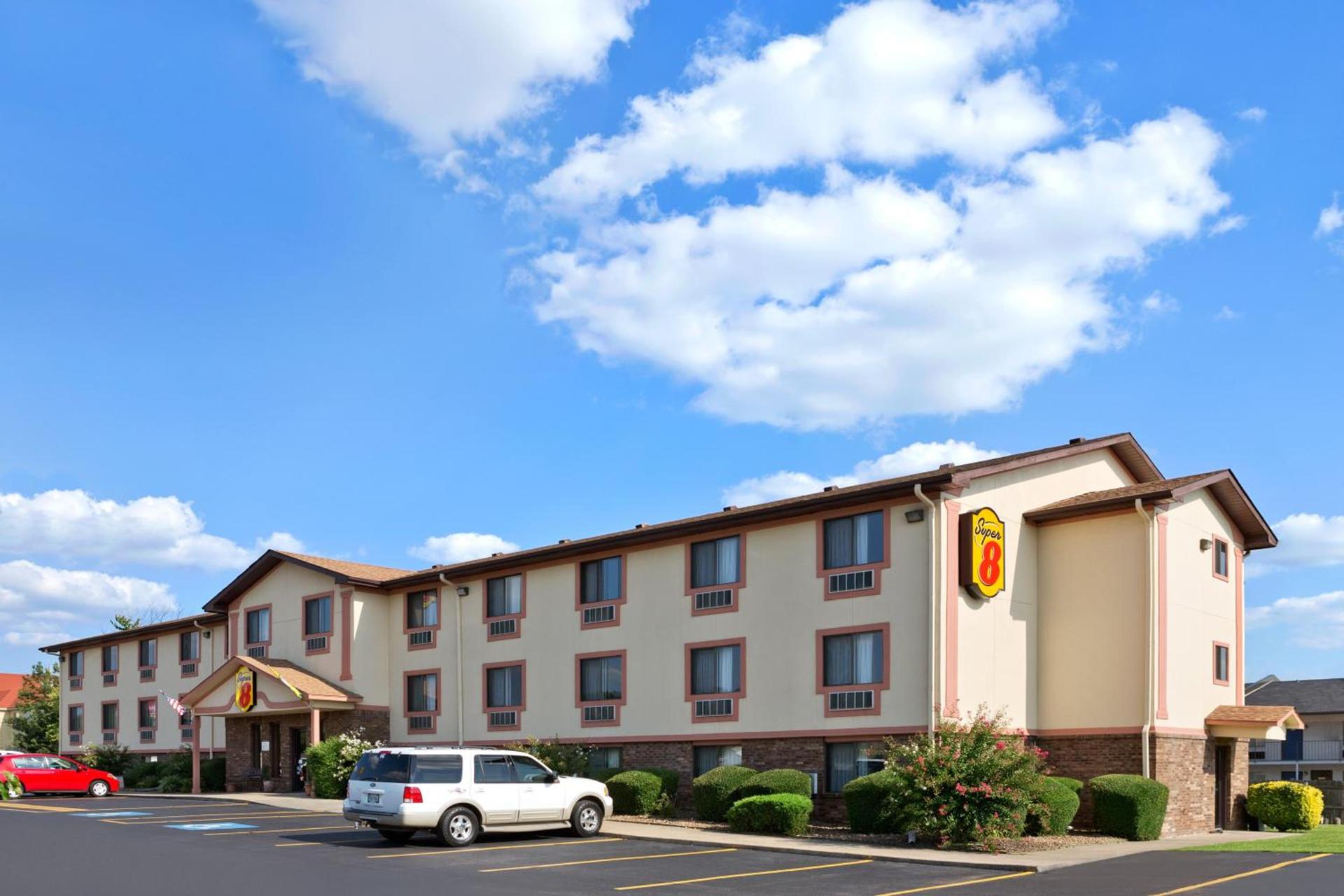 Super 8 by Wyndham Russellville photo 3