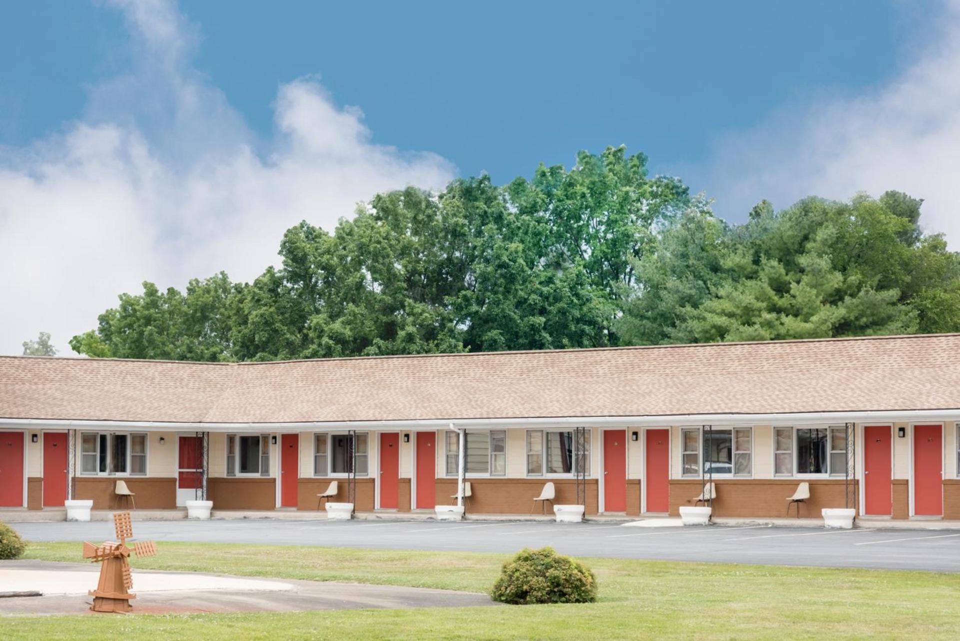 Budget Inn Mifflintown photo 1