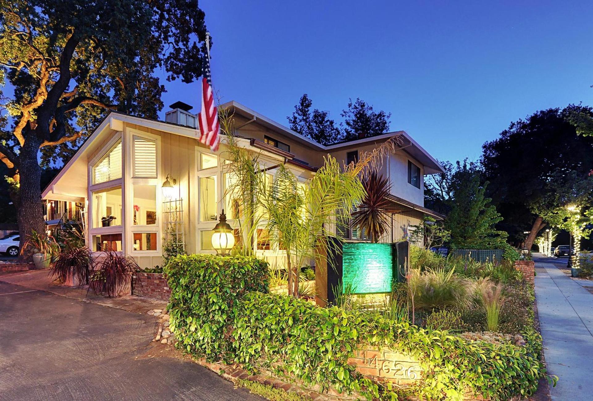 Saratoga Oaks Lodge photo 1