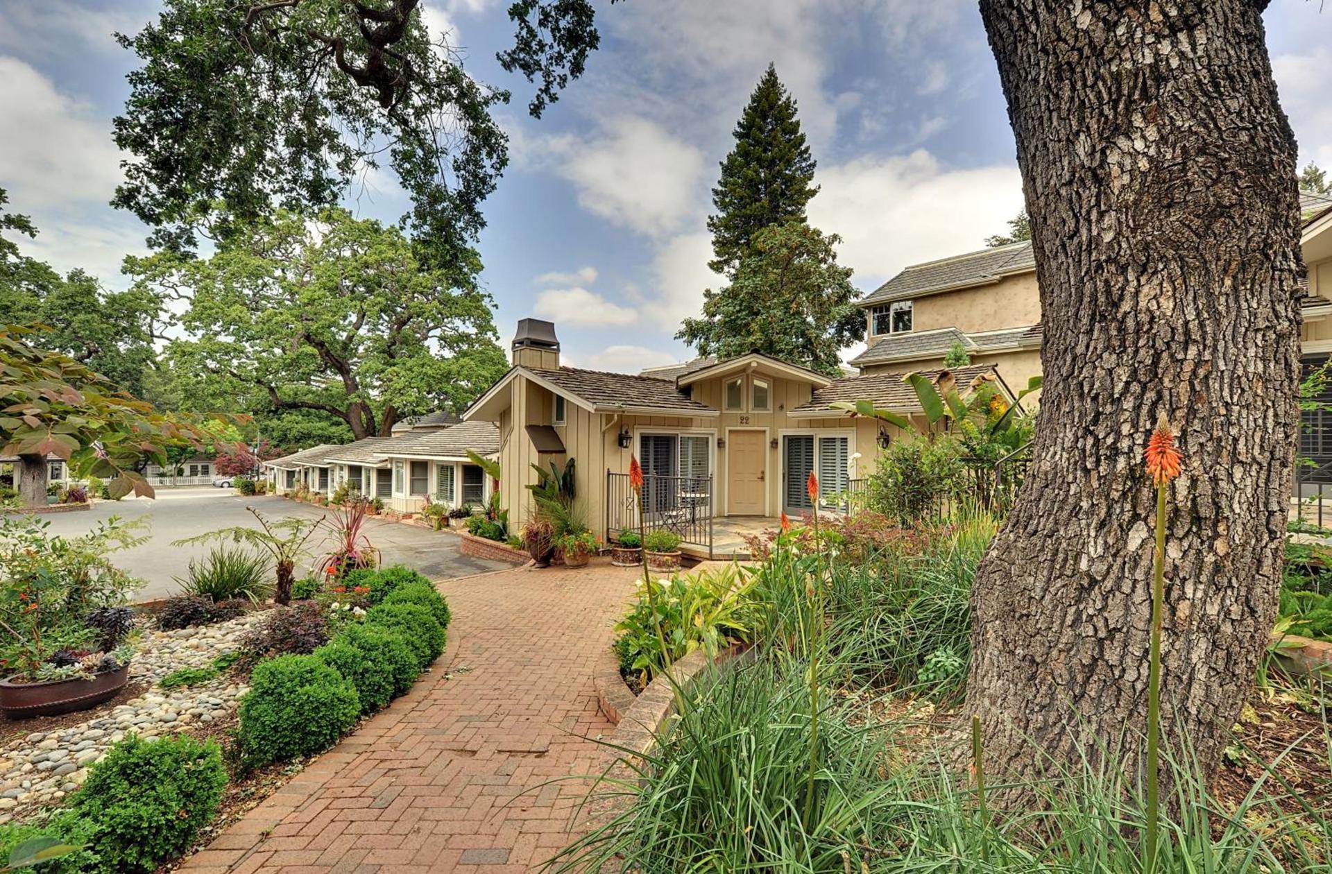 Saratoga Oaks Lodge photo 9