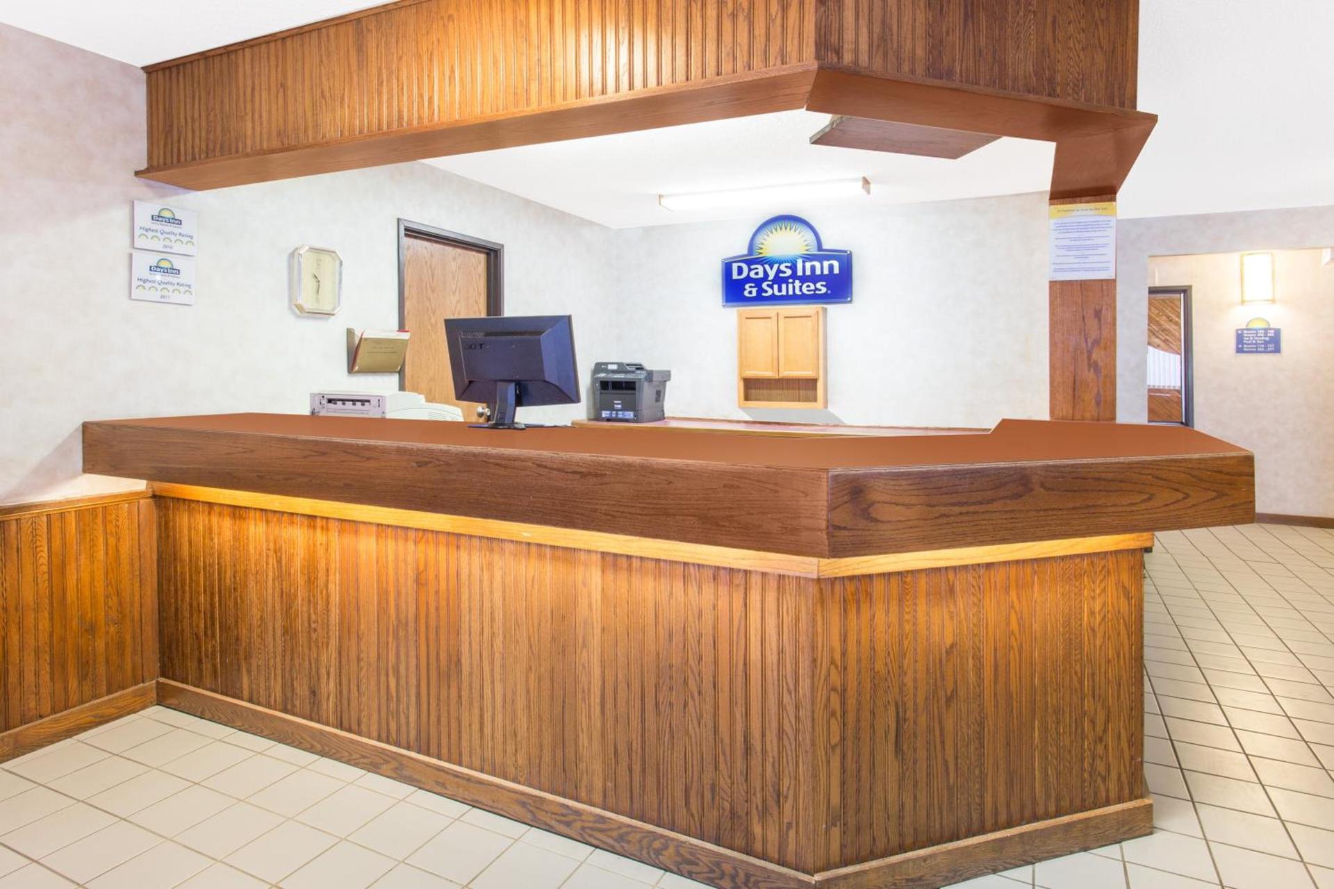 Days Inn & Suites by Wyndham Davenport East photo 20