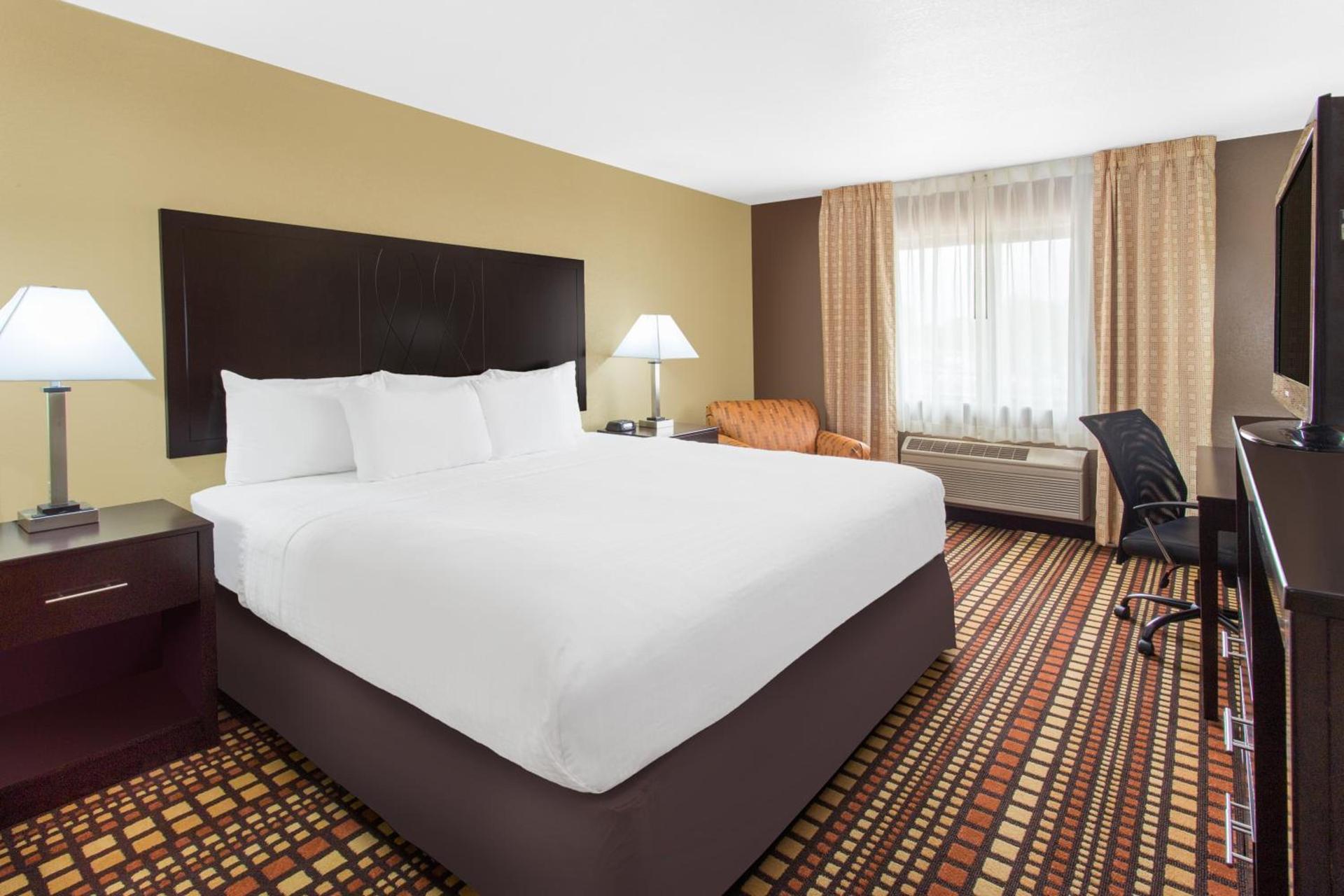 Days Inn & Suites by Wyndham Davenport East photo 30