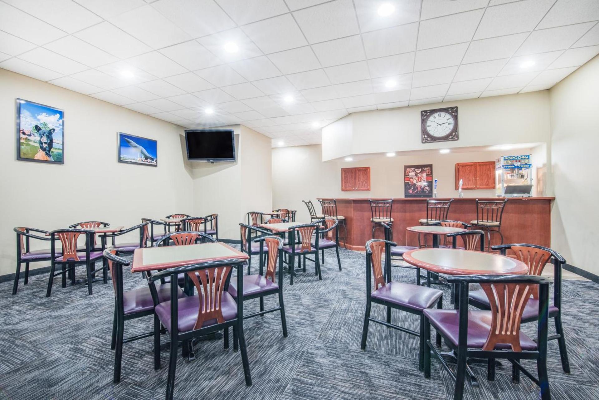 Elevation Inn & Suites, Trademark Collection by Wyndham Downtown Rapid City- Walking Distance To The Monument photo 4
