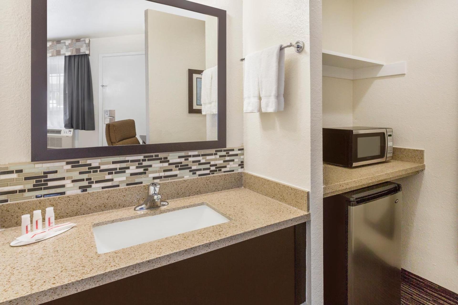 Ramada by Wyndham Monterey photo 14