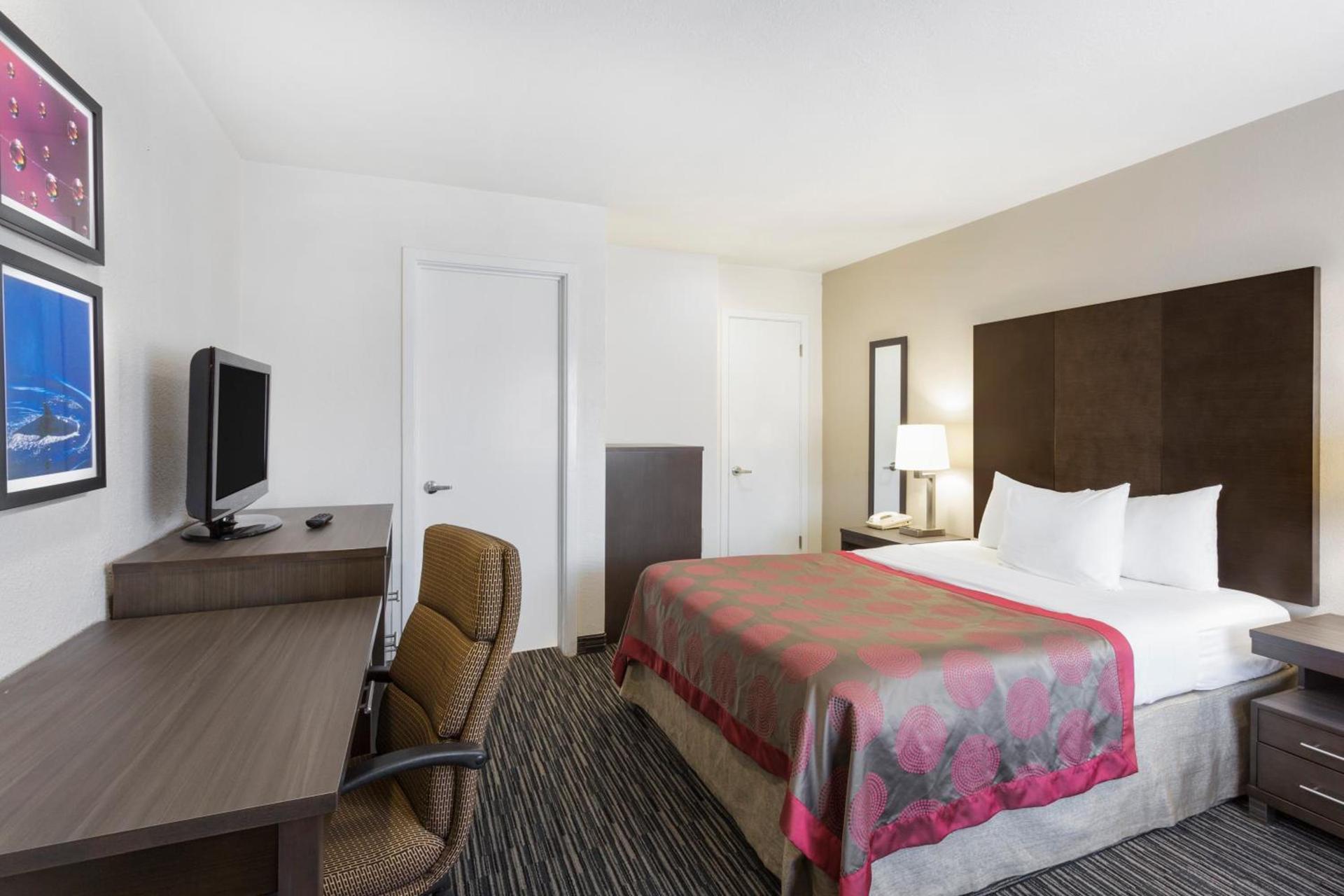 Ramada by Wyndham Monterey photo 8