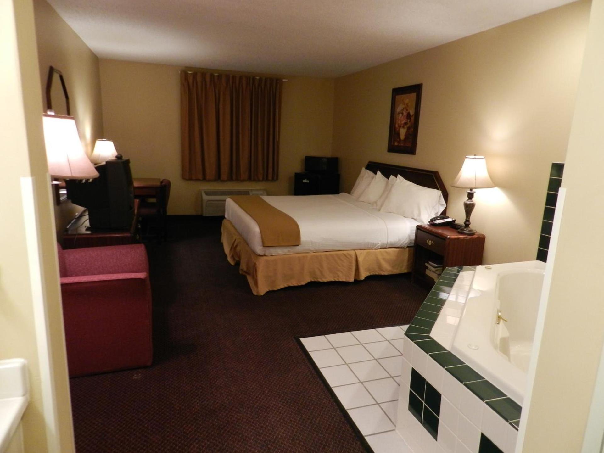 Bay Inn & Suites Troy photo 10