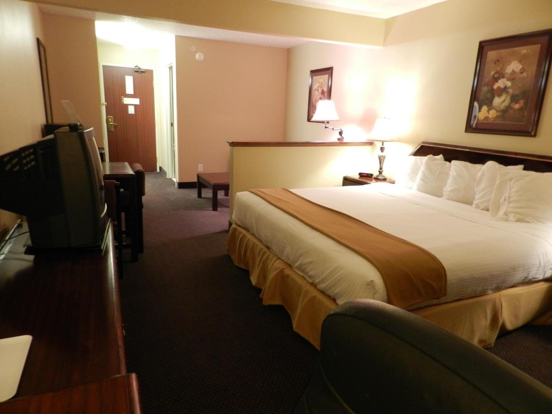 Bay Inn & Suites Troy photo 11