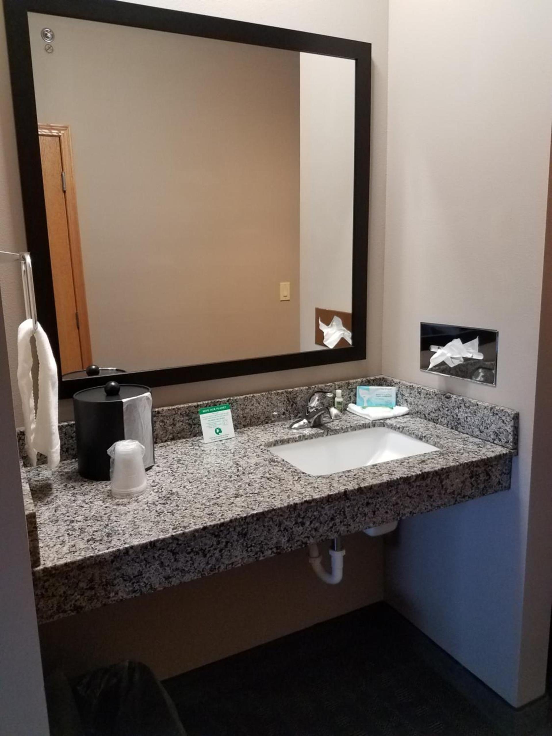 Okoboji Inn & Suites photo 25
