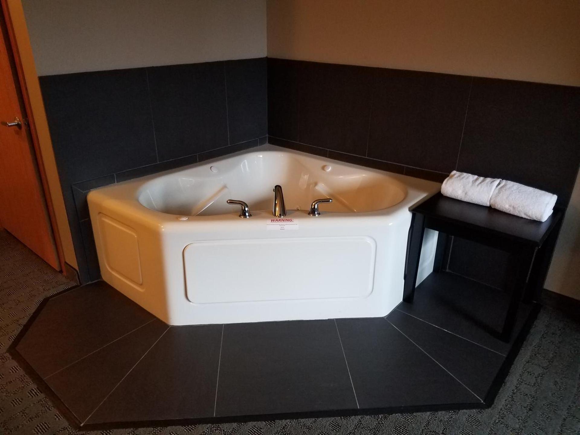 Okoboji Inn & Suites photo 12