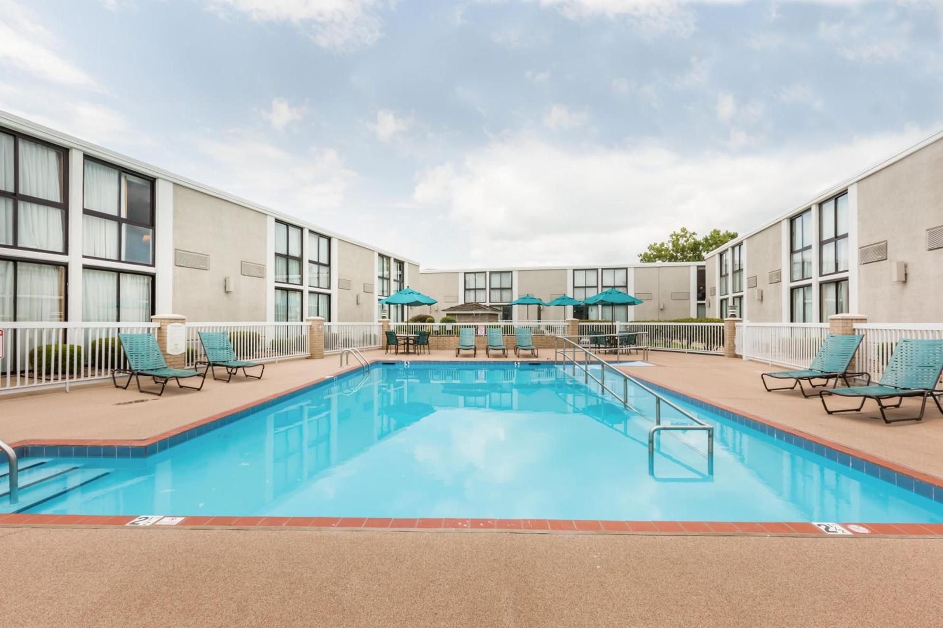 Wyndham Riverfront Hotel photo 46