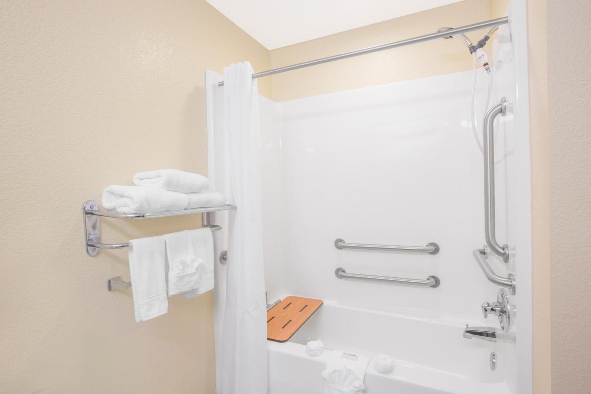 Microtel Inn & Suites by Wyndham Albertville photo 17