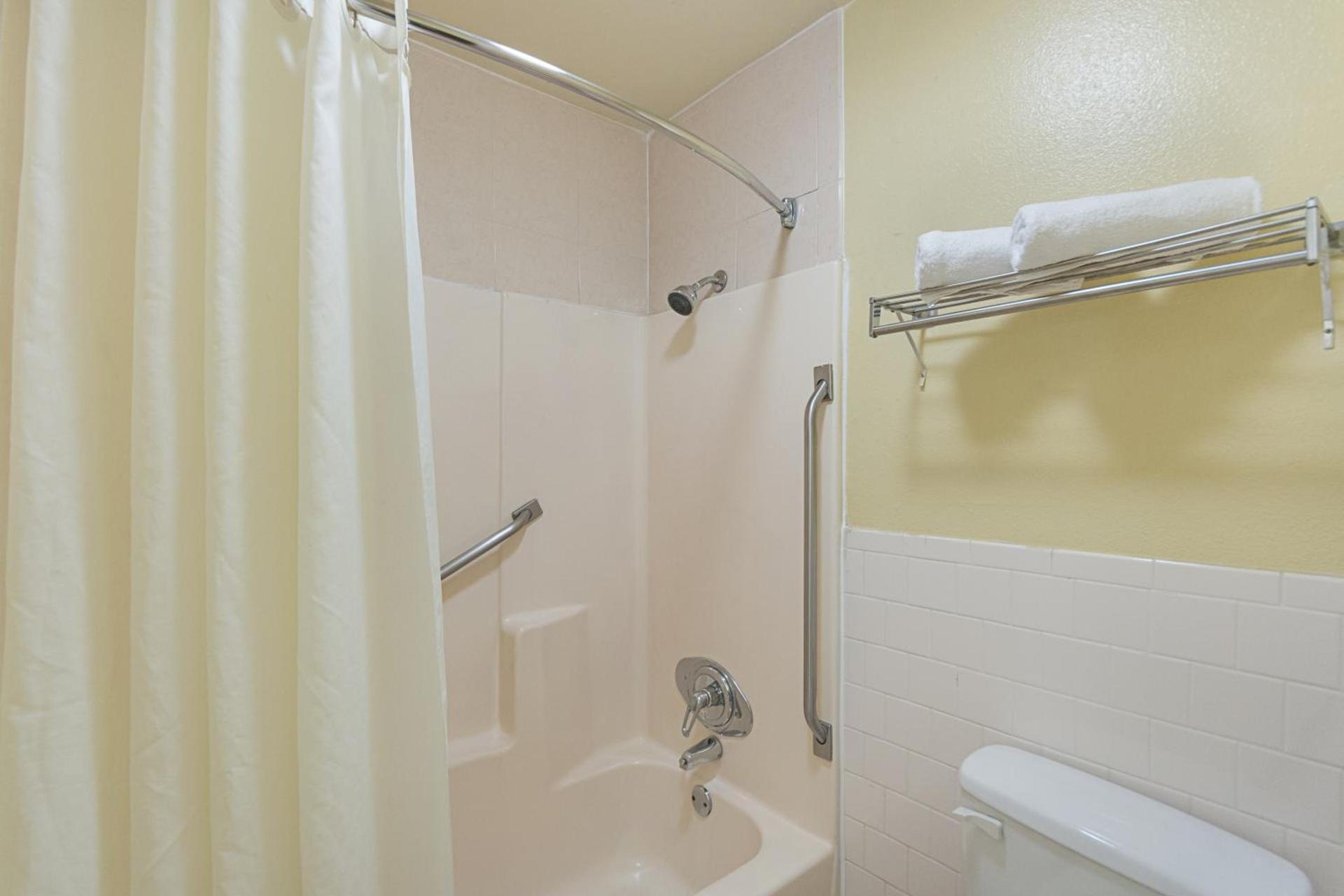 Motel 6-Livingston, TX photo 42