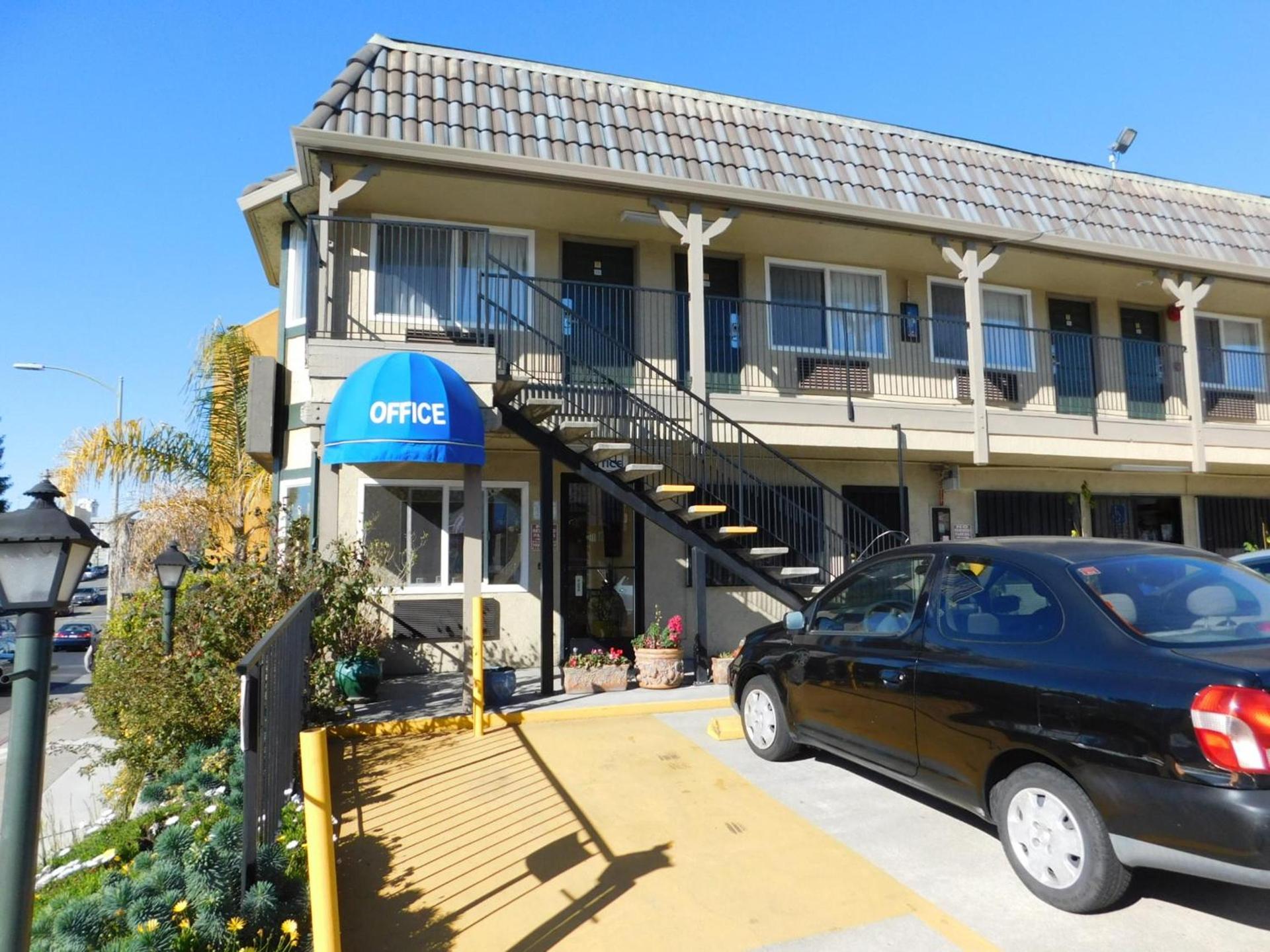 Continental Lodge photo 13