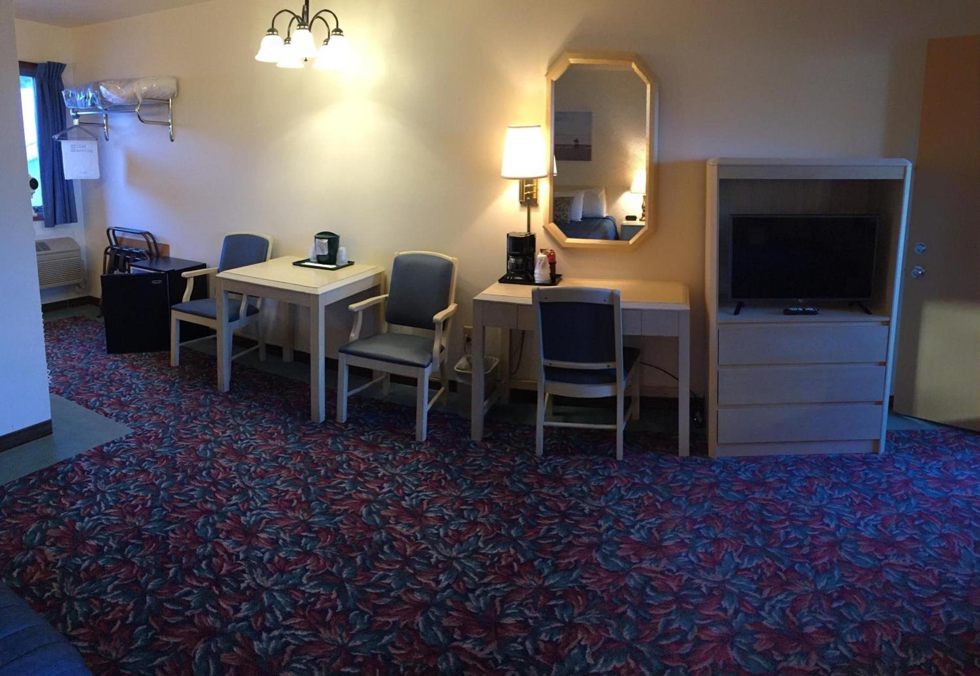 Cedar Motor Inn photo 56