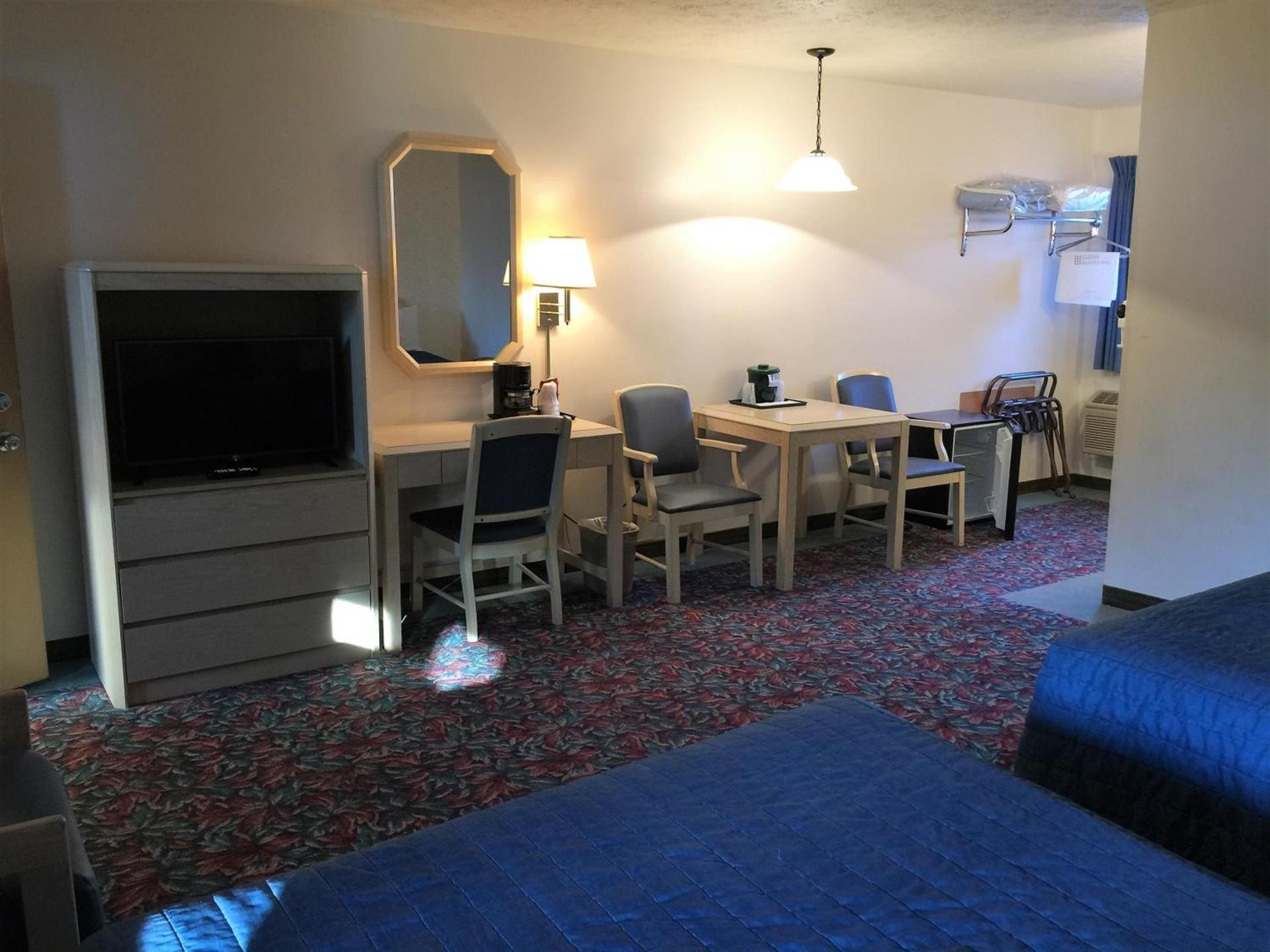 Cedar Motor Inn photo 33