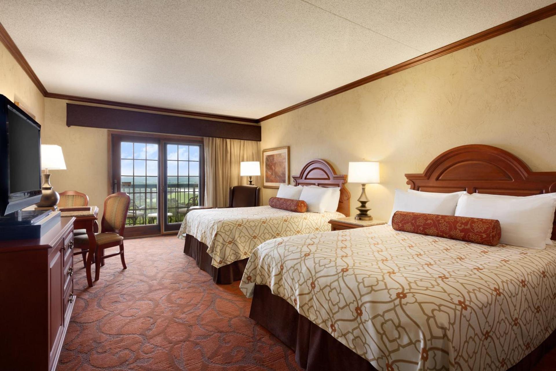 Chateau on the Lake Resort Spa and Convention Center photo 18